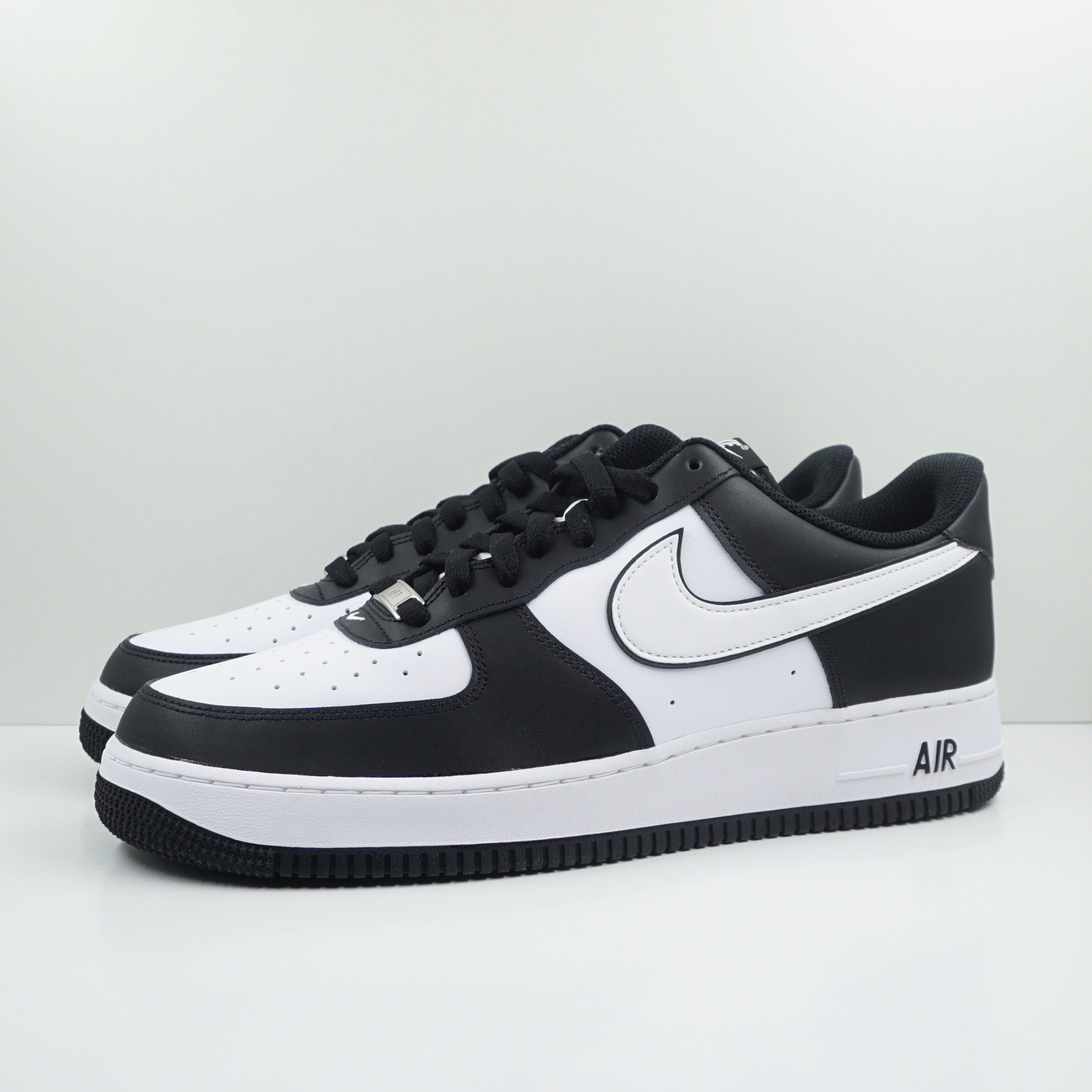 Nike Air Force Low '07 White Swoosh Panda