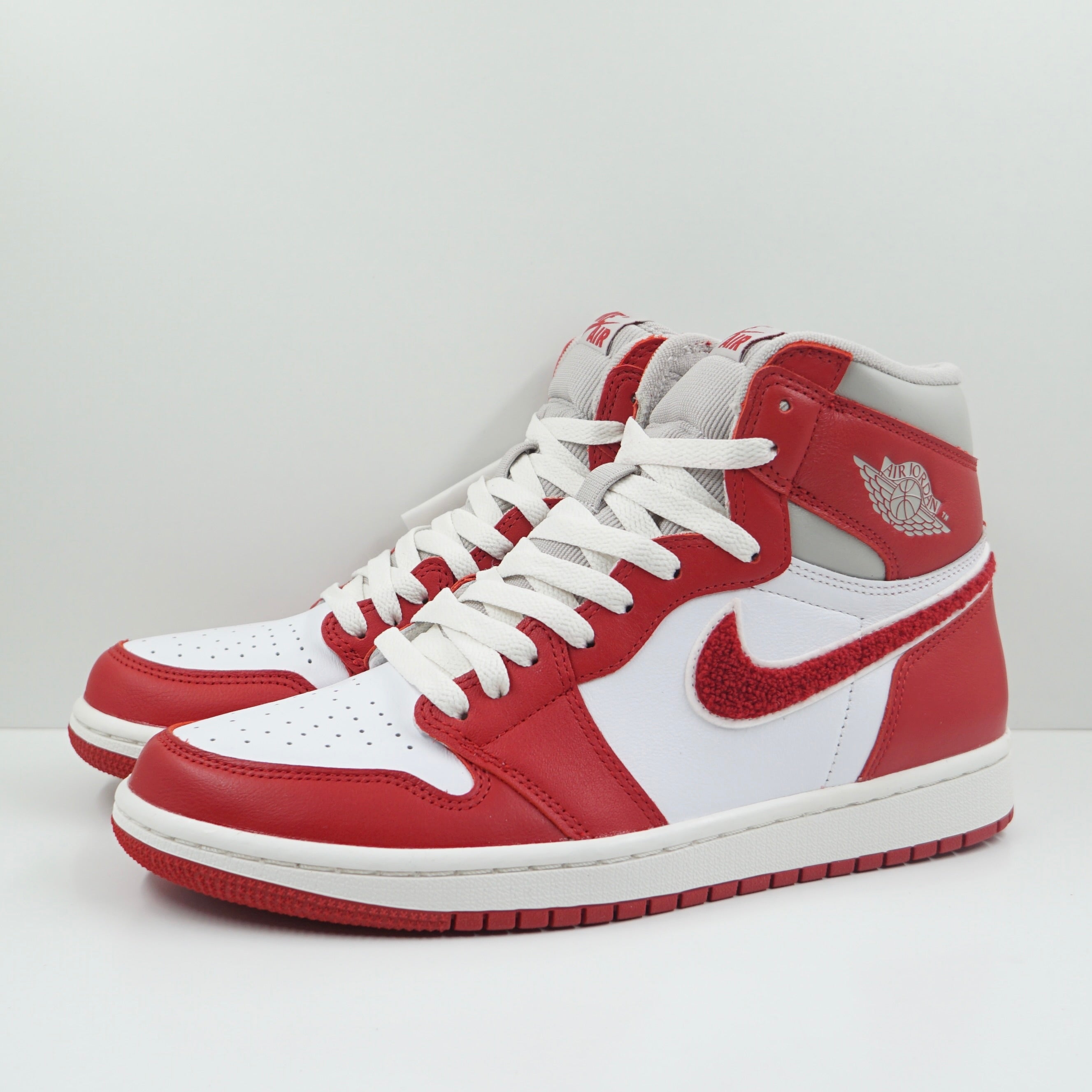 Jordan 1 Retro High OG Varsity Red (W)