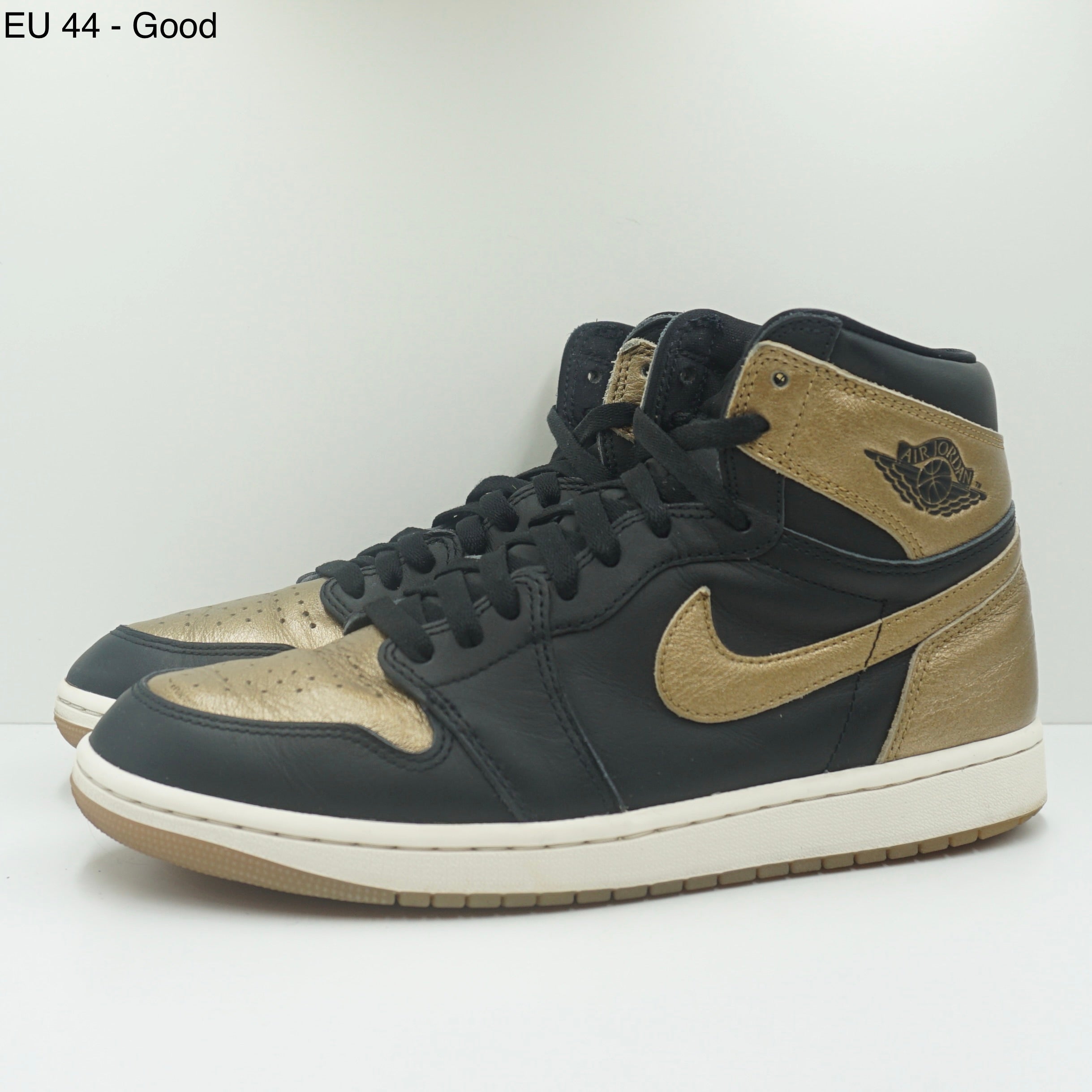 Jordan 1 Retro High OG Black Metallic Gold