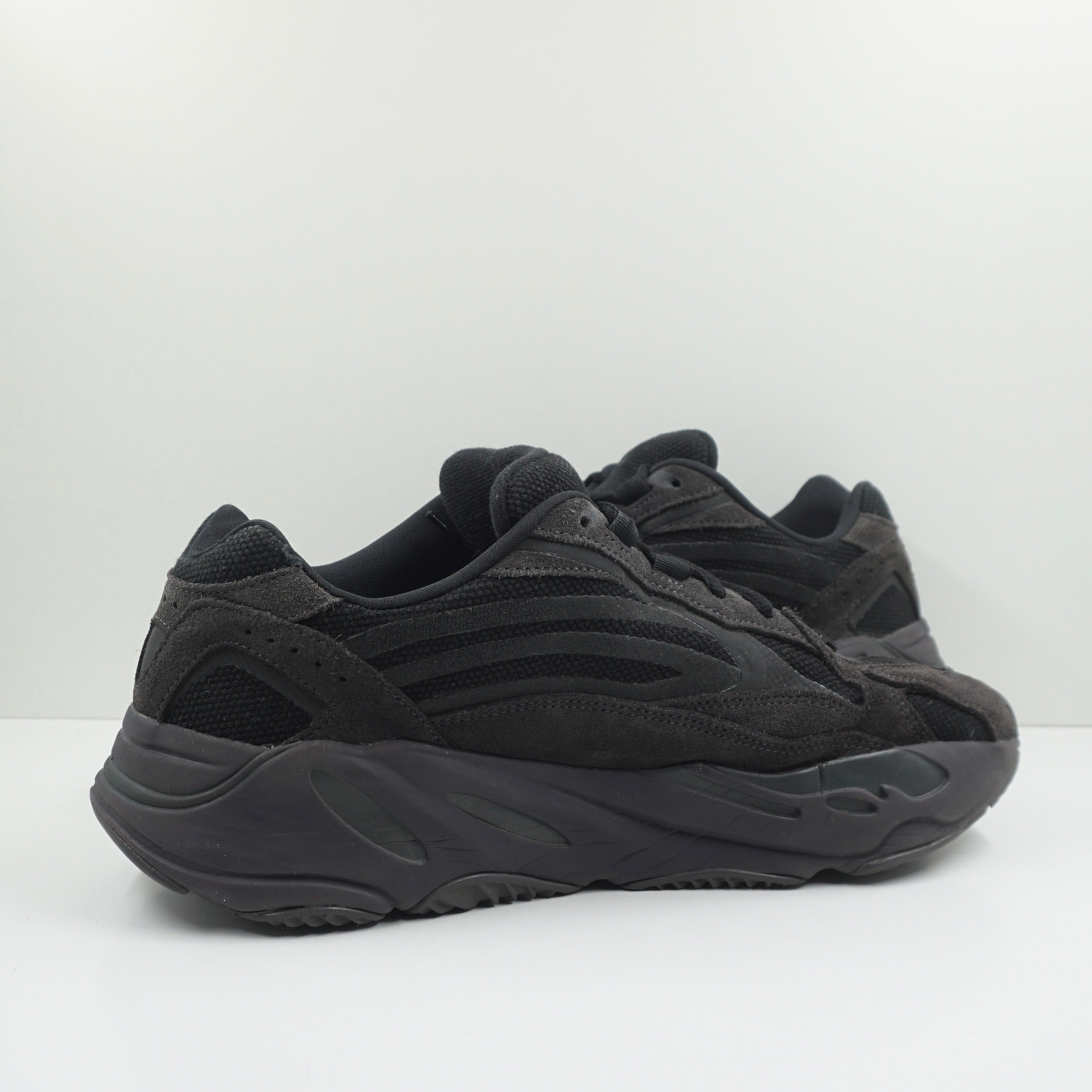 yeezy boost 700 v2 vanta black