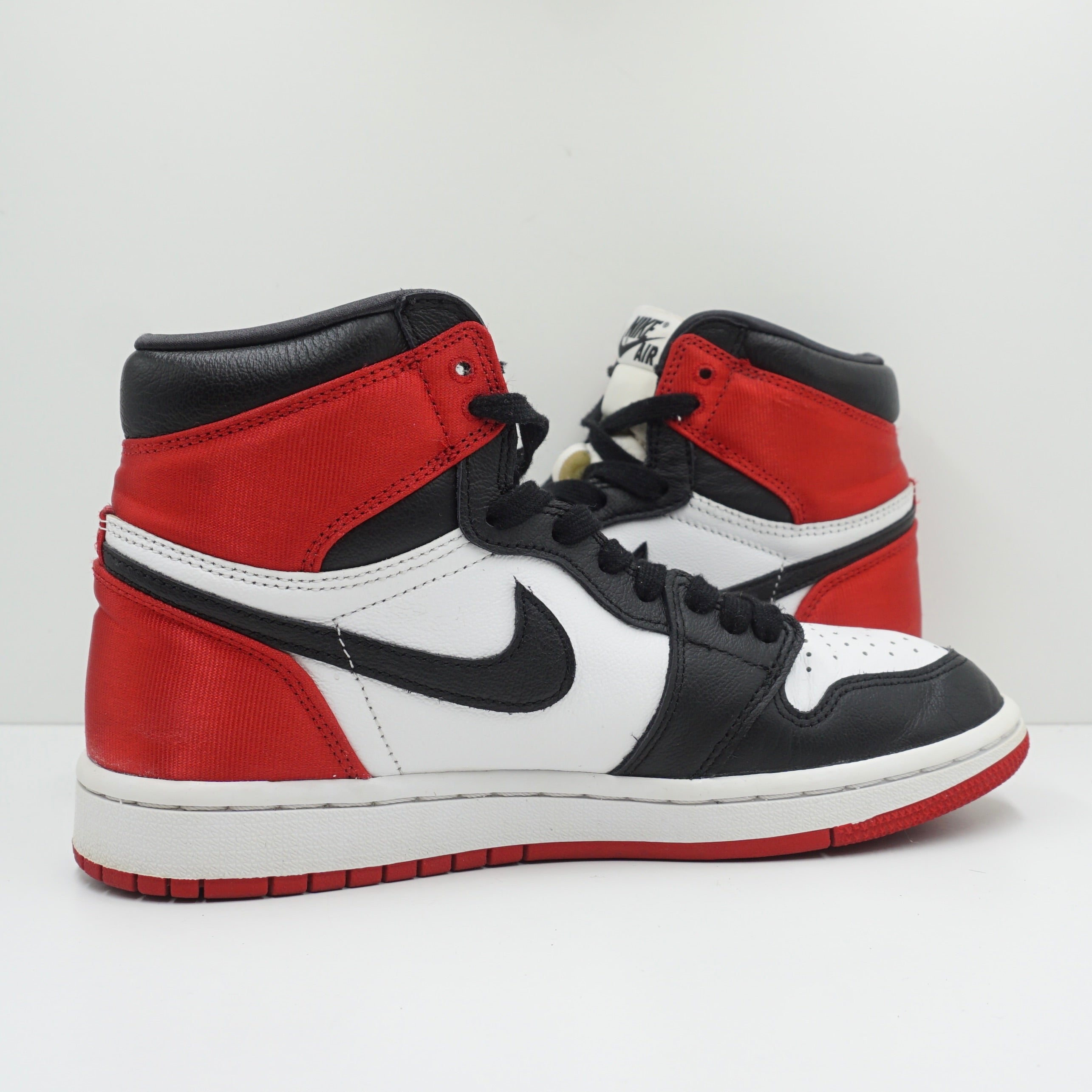 Jordan 1 Retro High Satin Black Toe (W)