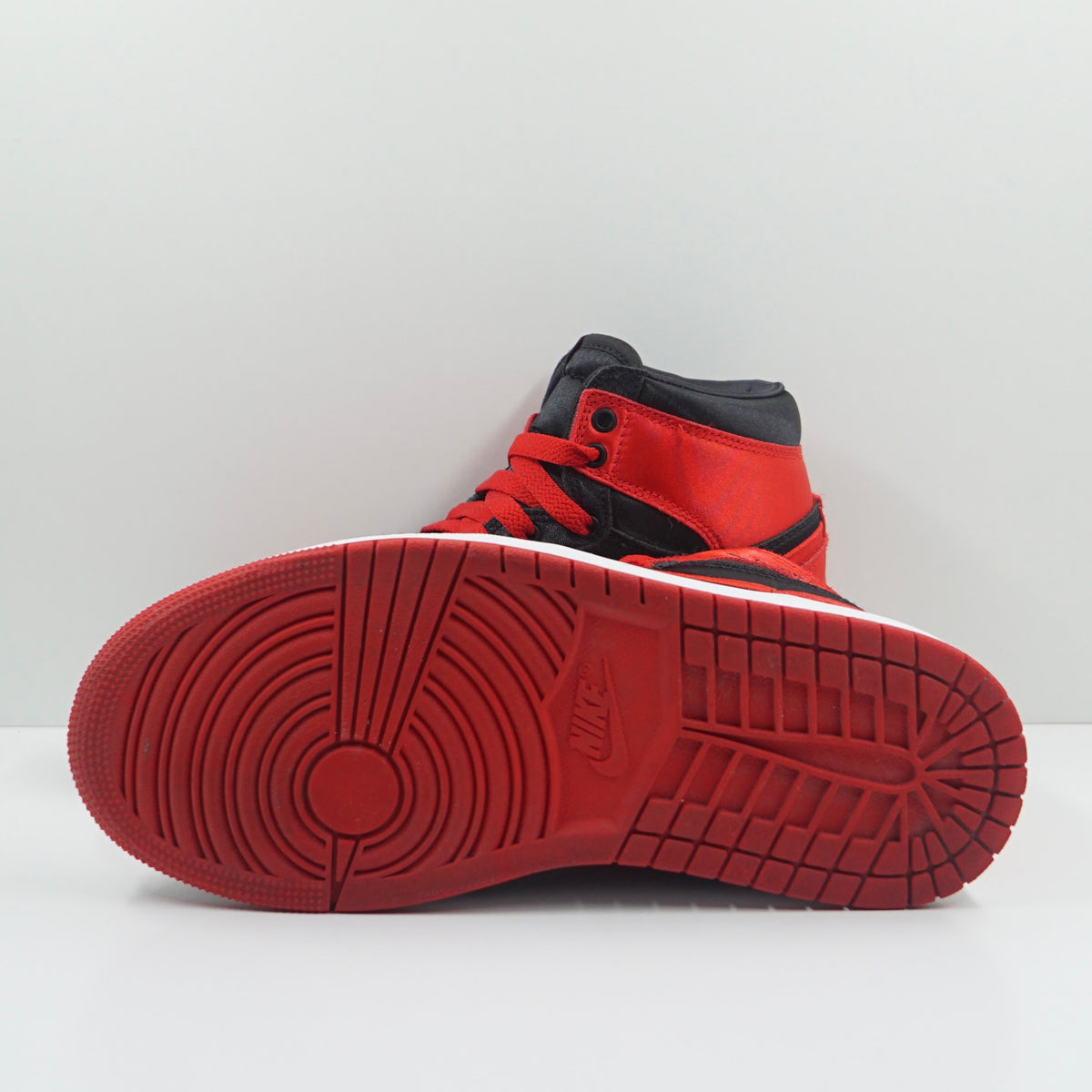 Jordan 1 Retro High OG Satin Bred (W)