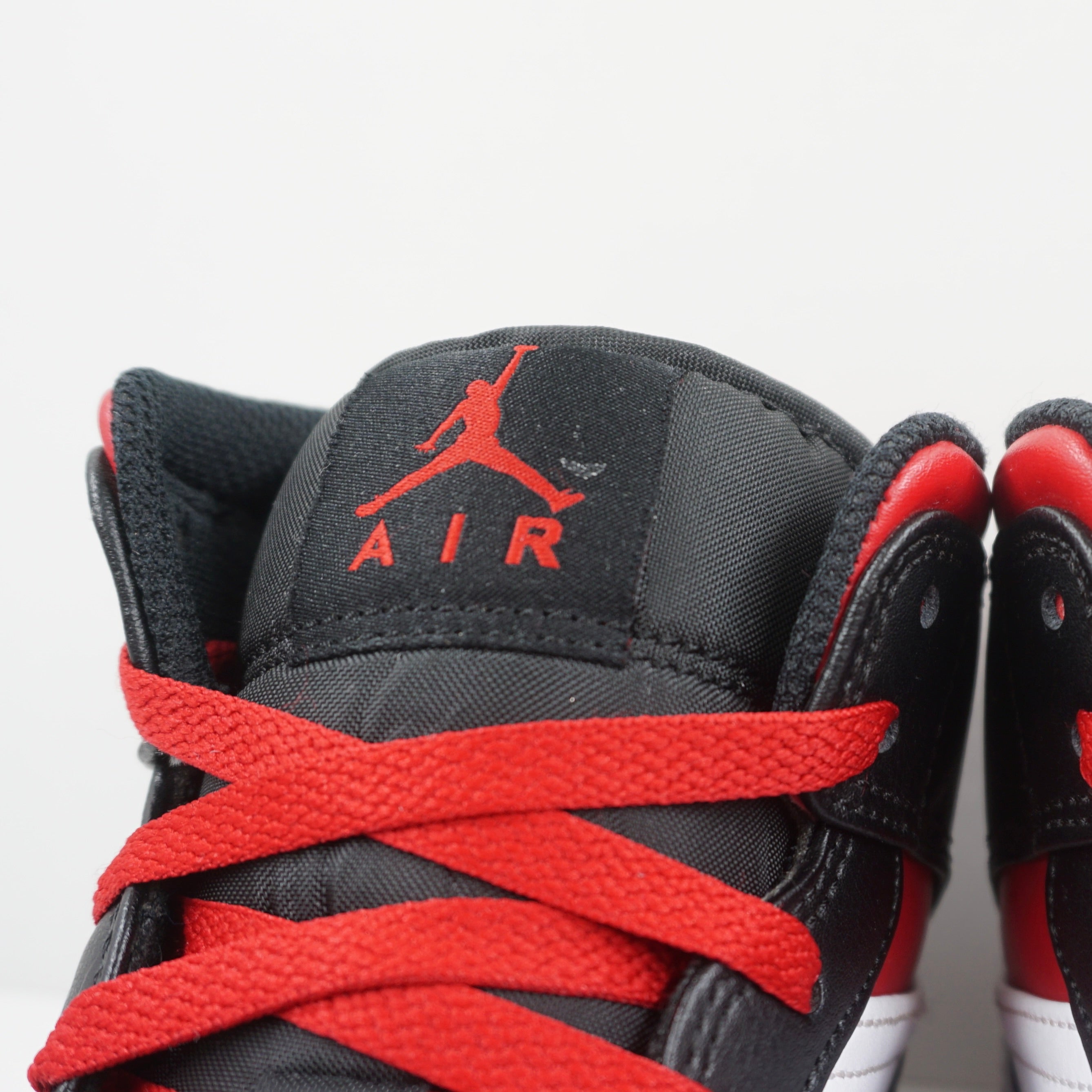 Jordan 1 Mid Gym Red Black Toe