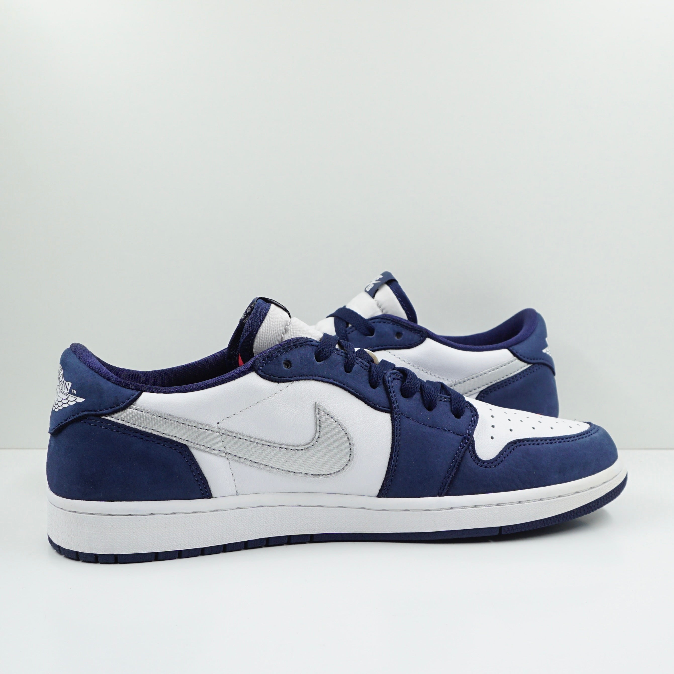 Jordan 1 Low SB Midnight Navy