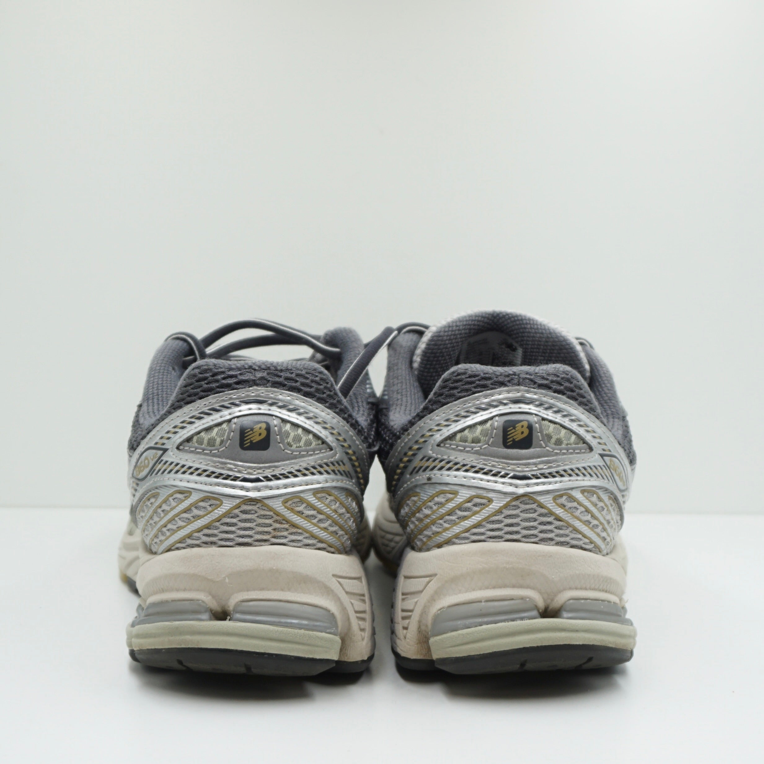 New Balance 860v2 Earth