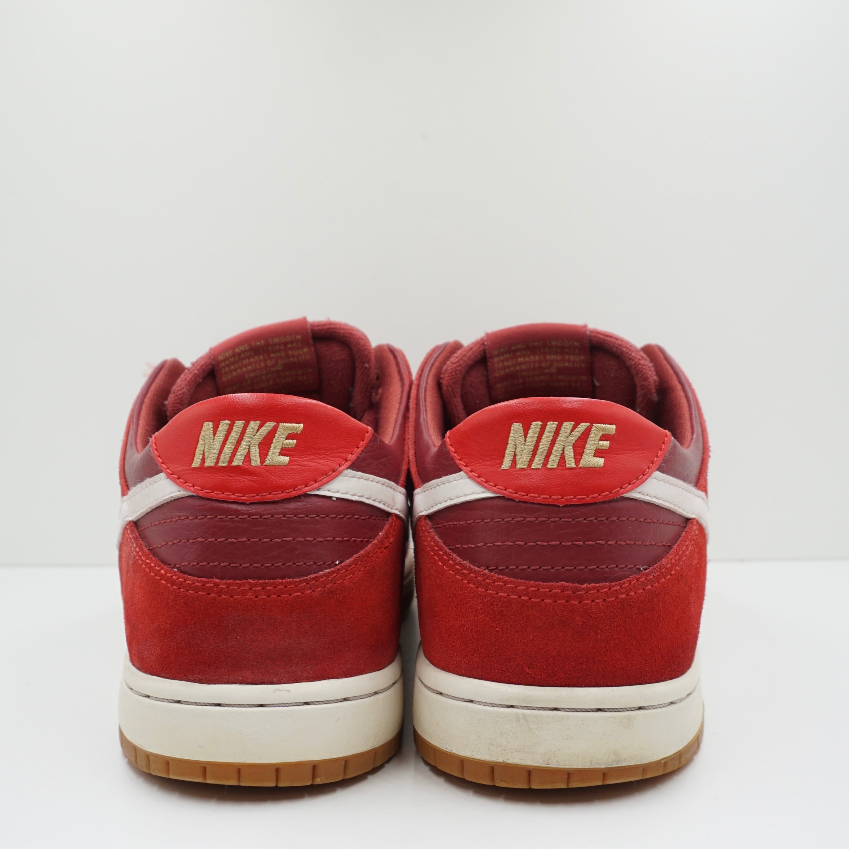 Nike SB Zoom Dunk Low Track Red