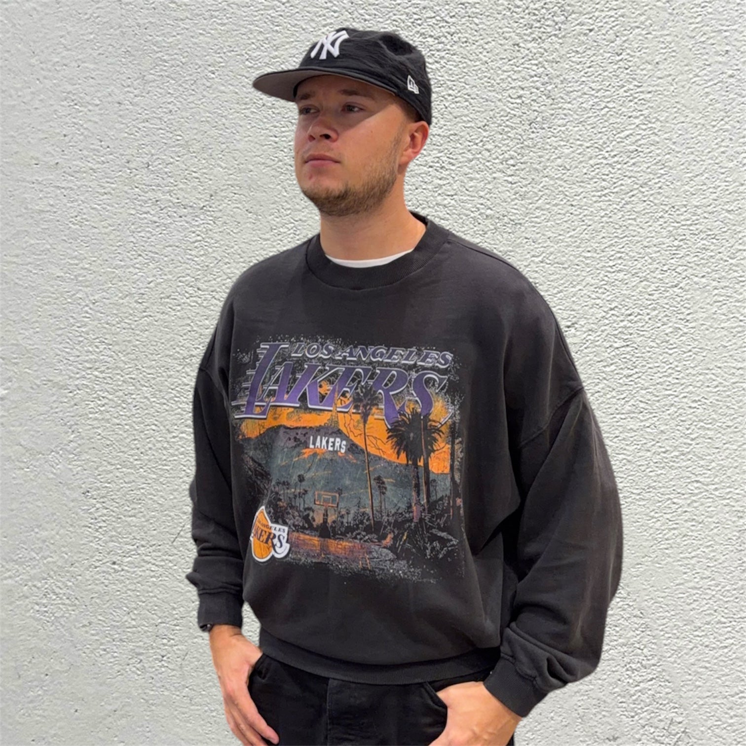 New Era Los Angeles Lakers Washed Black Sweatshirt