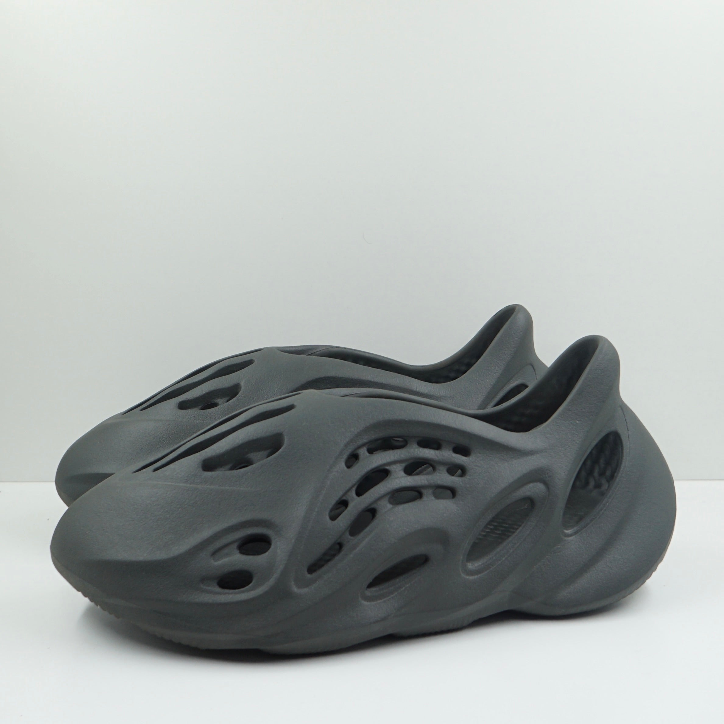 Adidas Yeezy Foam RNNR Carbon