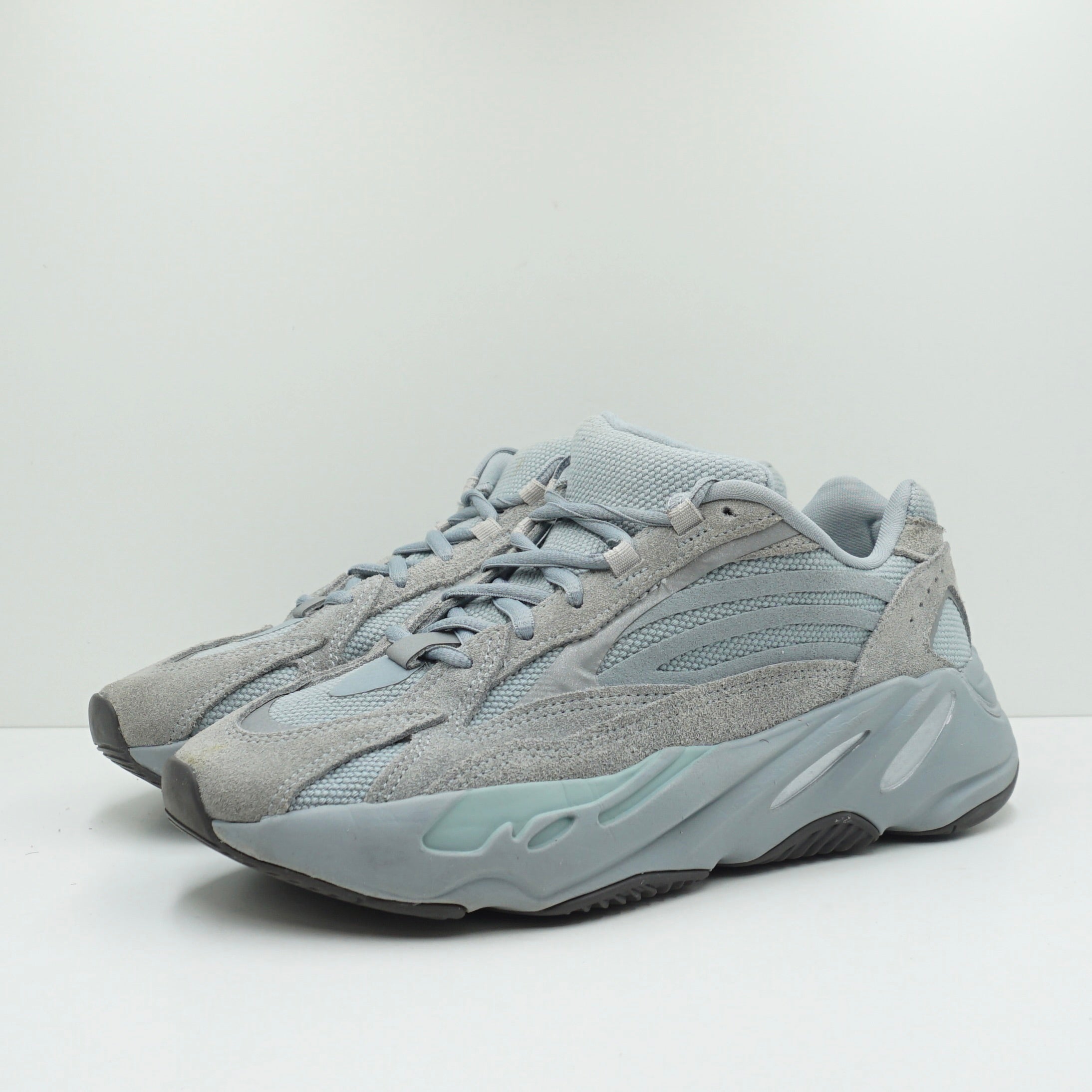 Hospital blue yeezy 700 v2 best sale