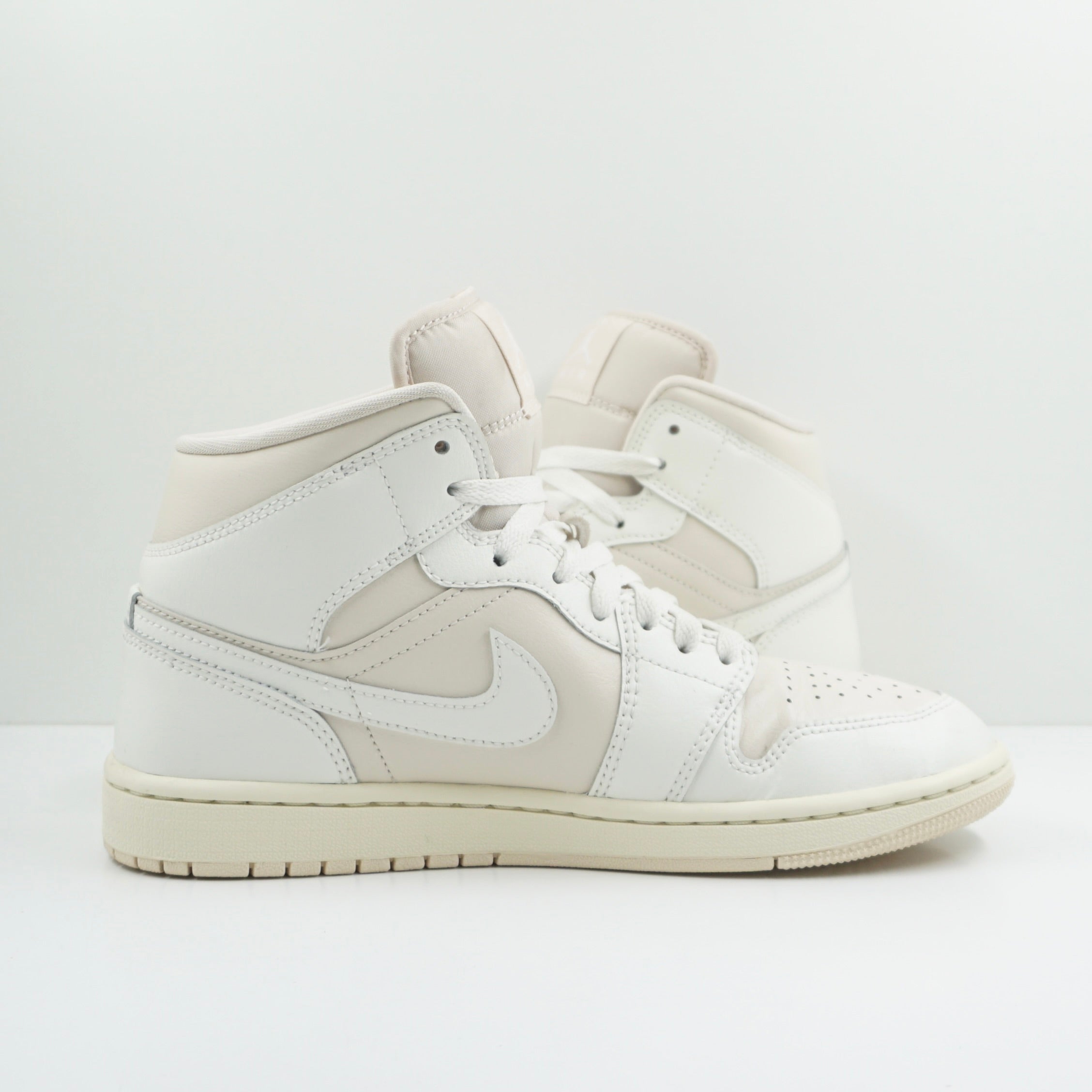 Jordan 1 Mid Legend Light Brown (W)
