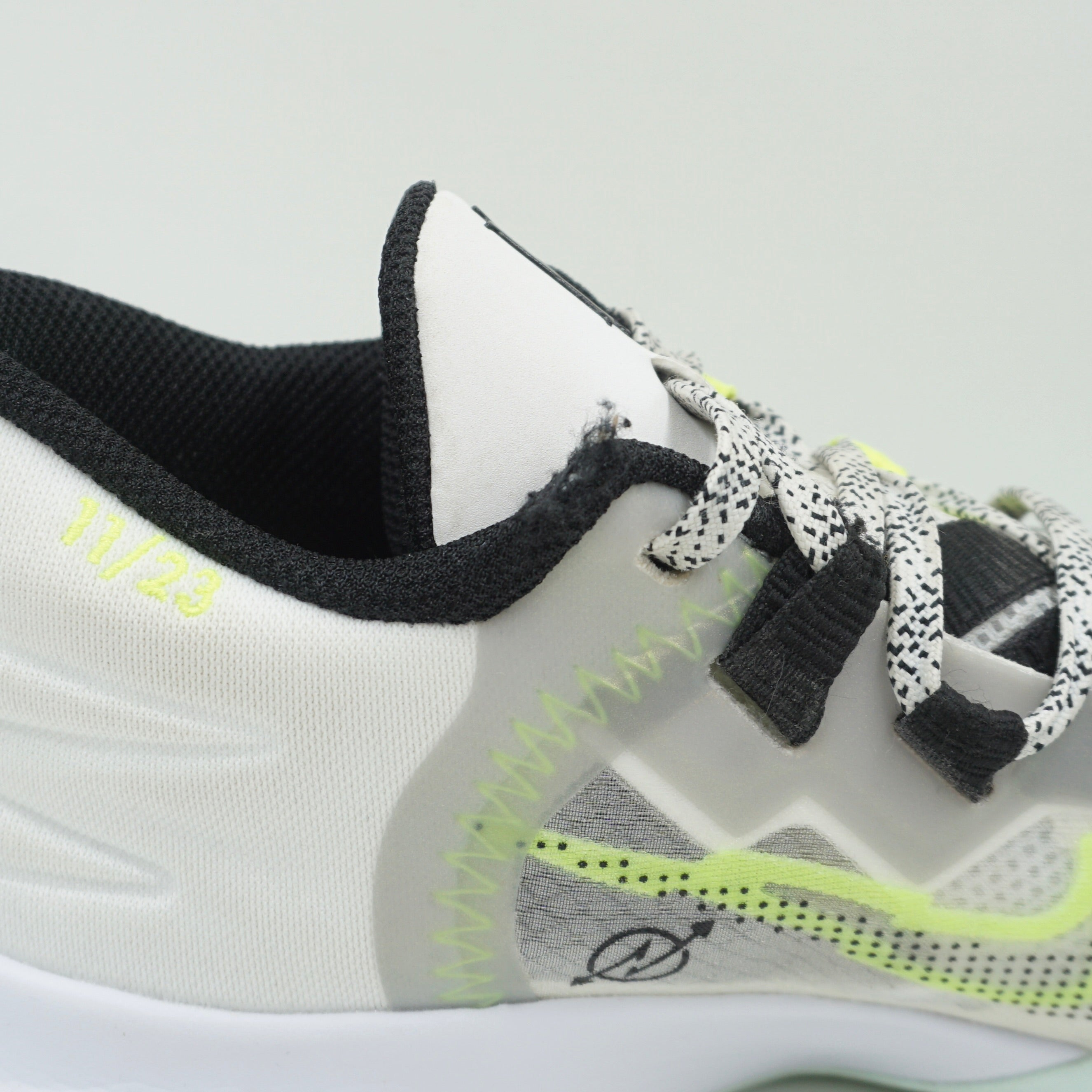 Nike Kyrie Flytrap V Summit White Black Volt