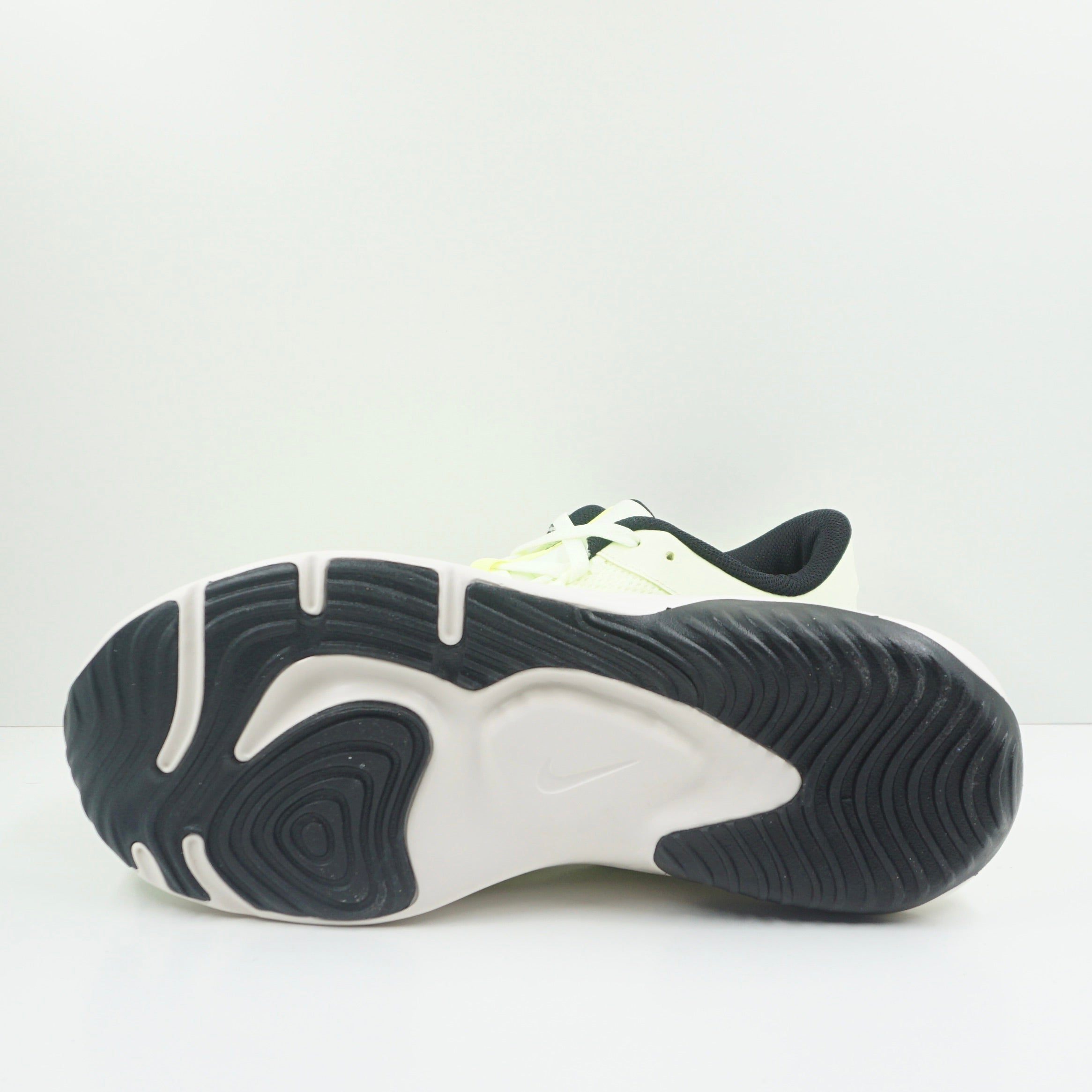 Nike Legend Essential 3 Next Nature Barely Volt Phantom