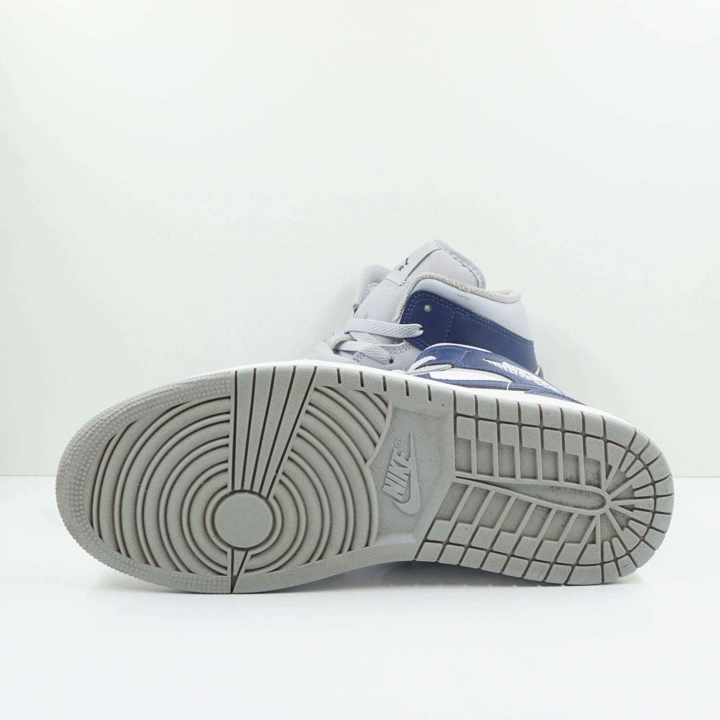 Jordan 1 Mid Wolf Grey Midnight Navy
