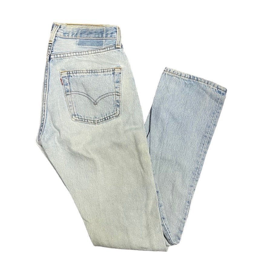 Vintage Retro Levis 501 Very Light Blue Jeans (W26/L32)