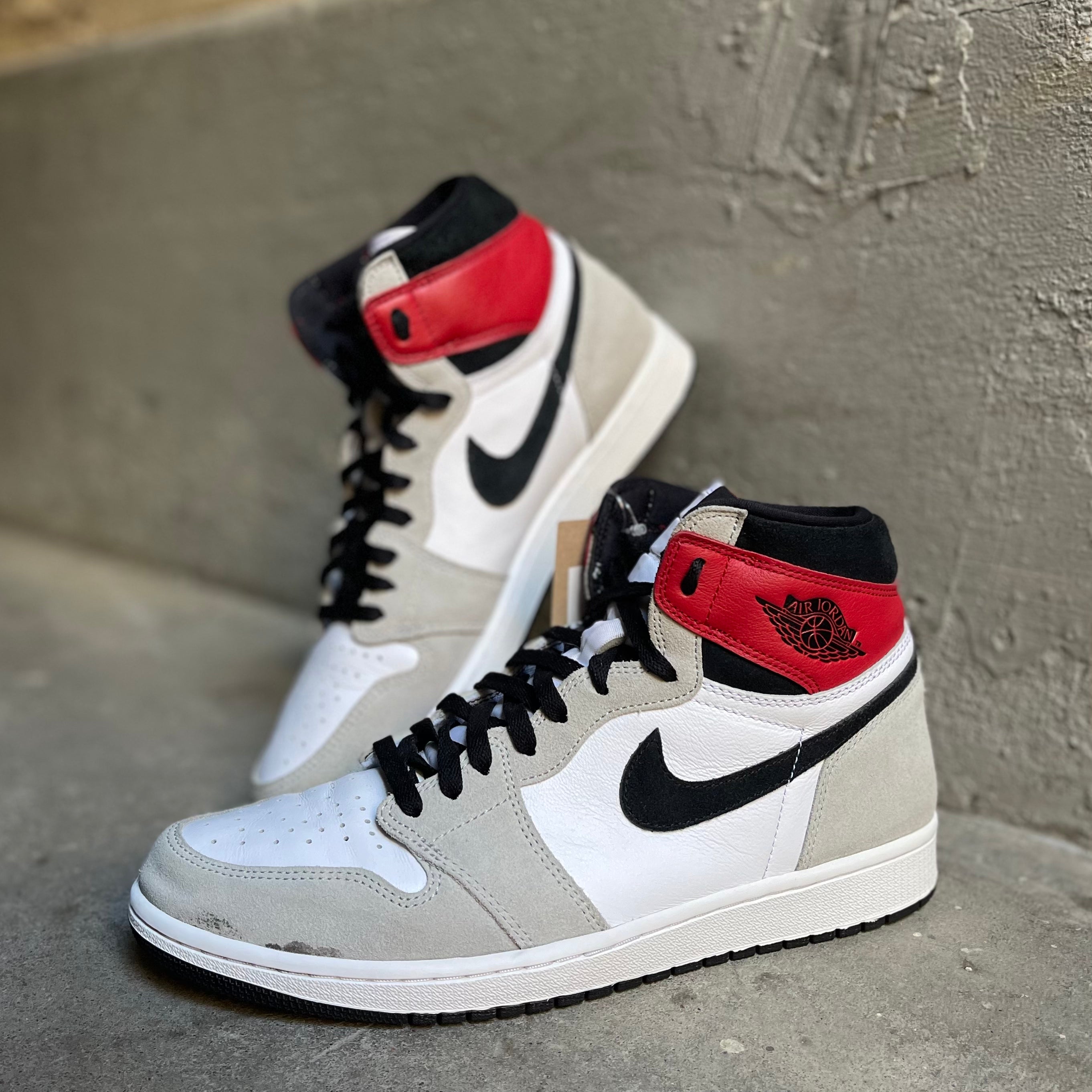 Jordan 1 Retro High Light Smoke Grey