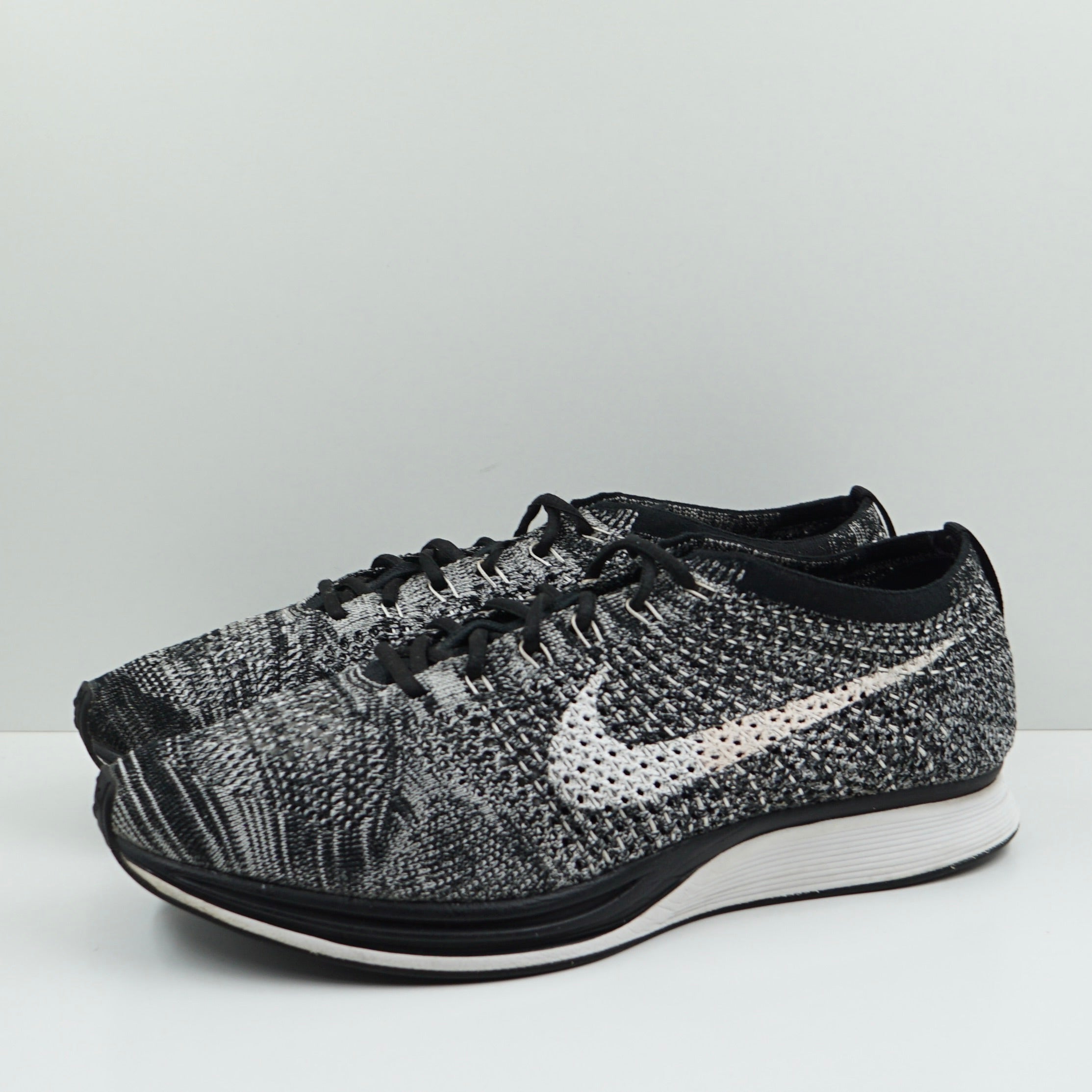Nike Flyknit Racer Oreo 2