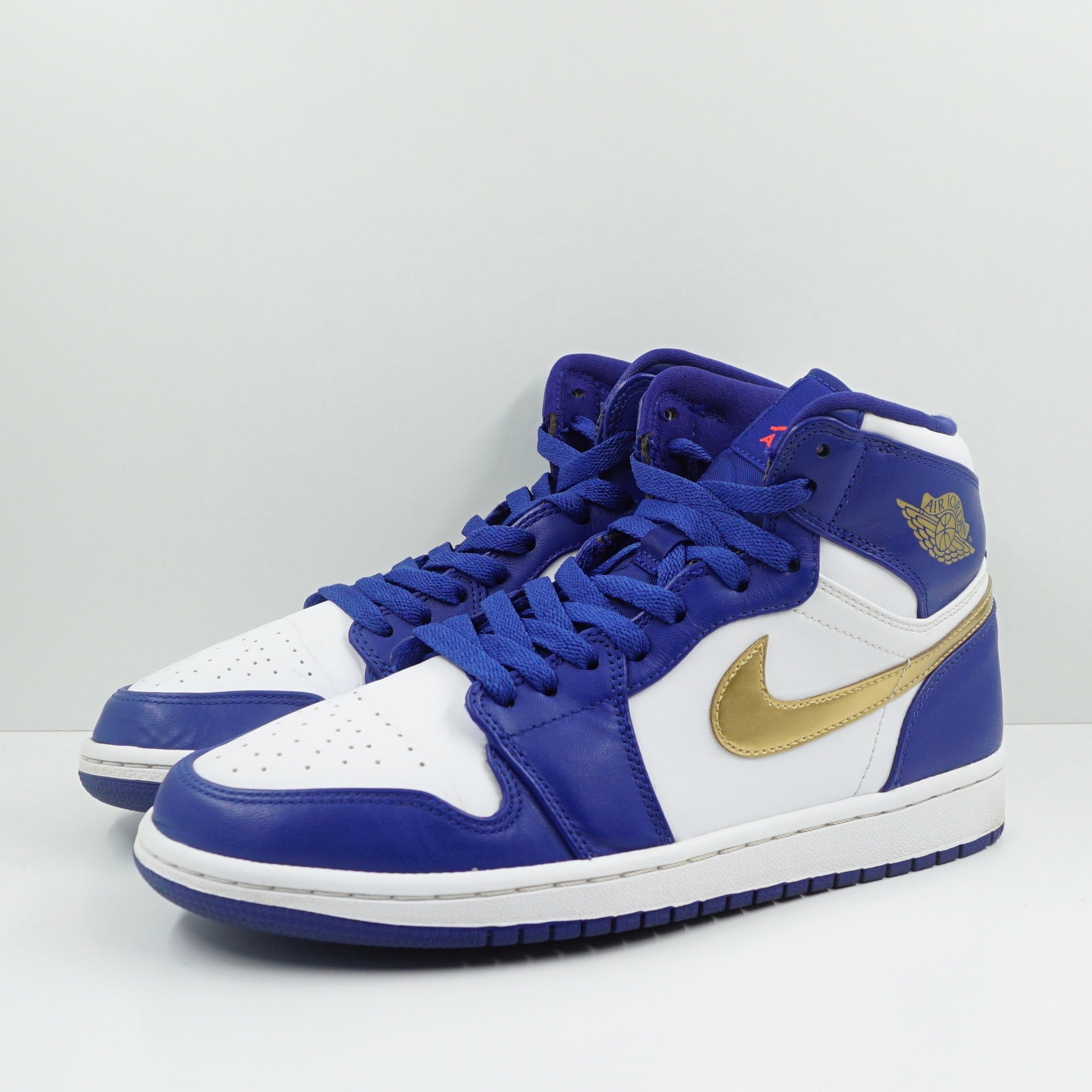 Jordan 1 Retro High Gold Medal
