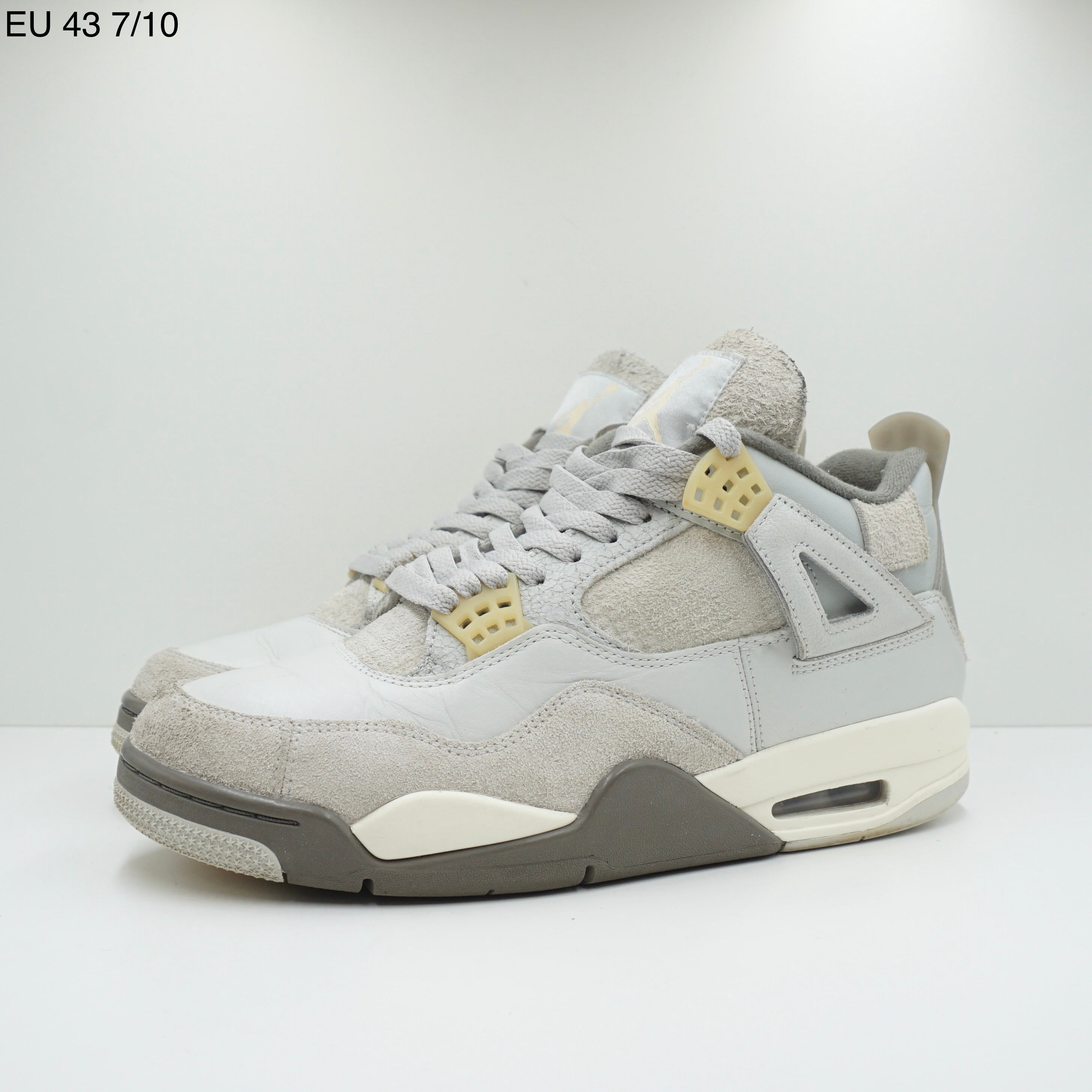 Jordan 4 Retro SE Craft Photon Dust