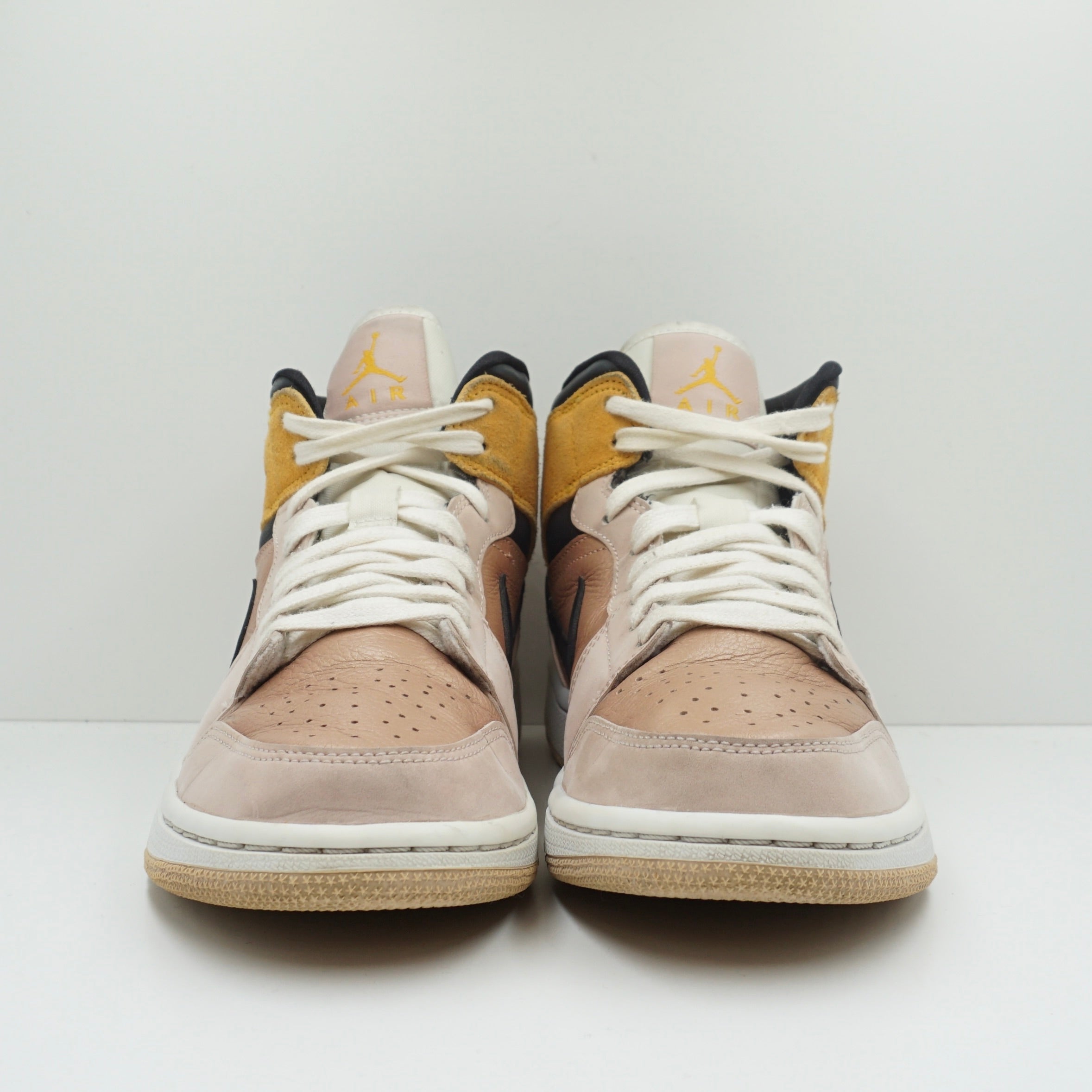 Jordan 1 Mid SE Particle Beige (W)