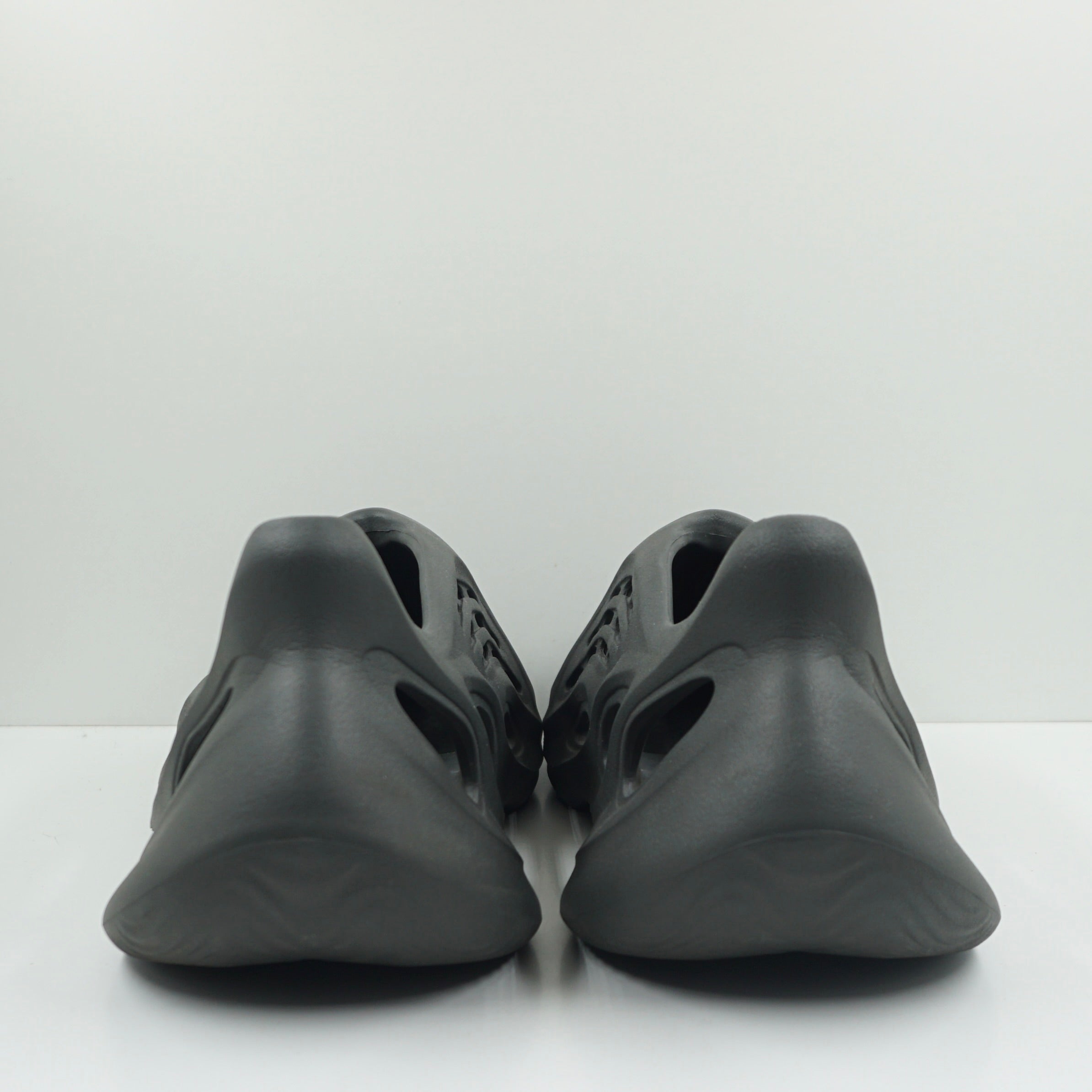 Adidas Yeezy Foam RNNR Carbon