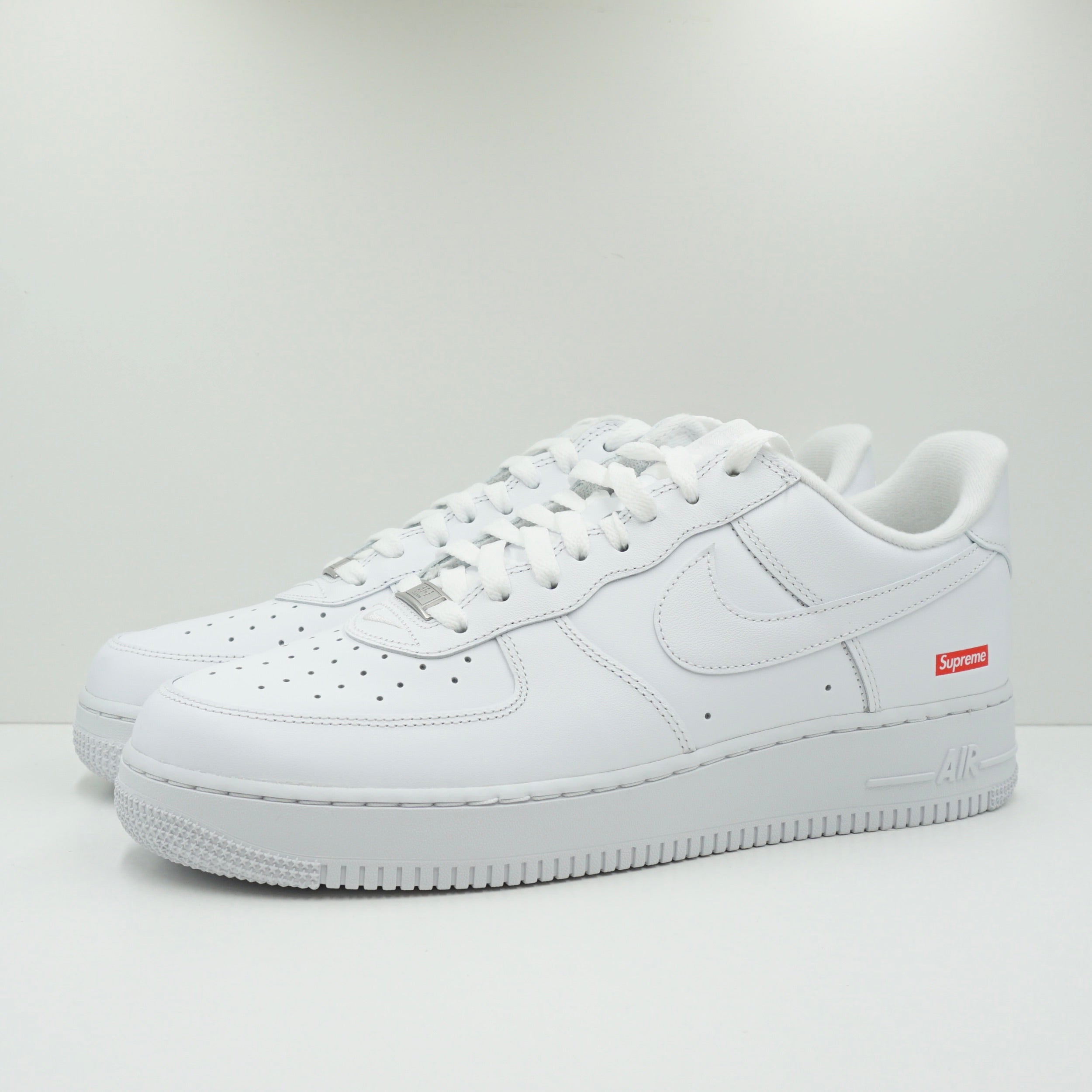 Nike Air Force 1 Low Supreme White