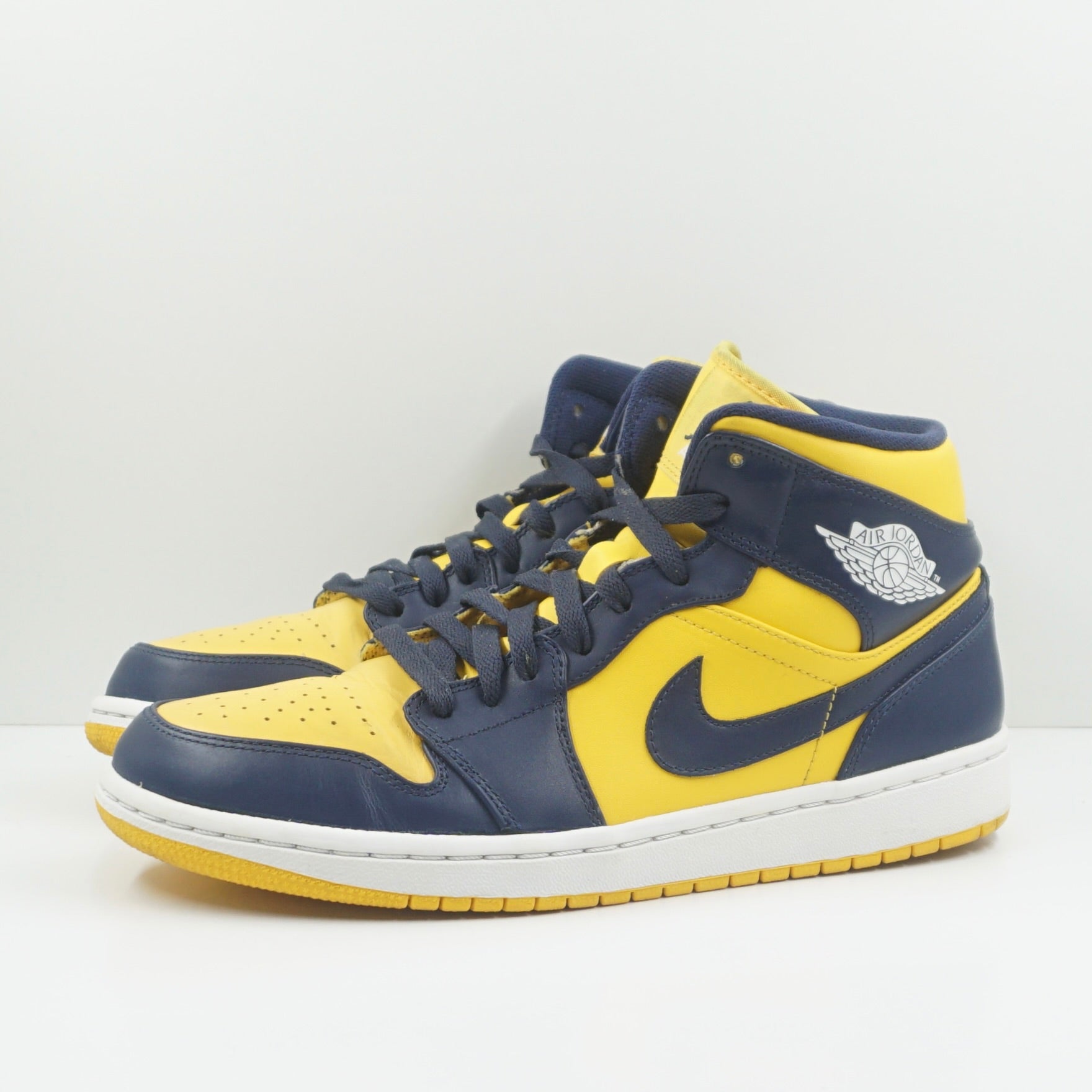 Jordan 1 Mid Michigan