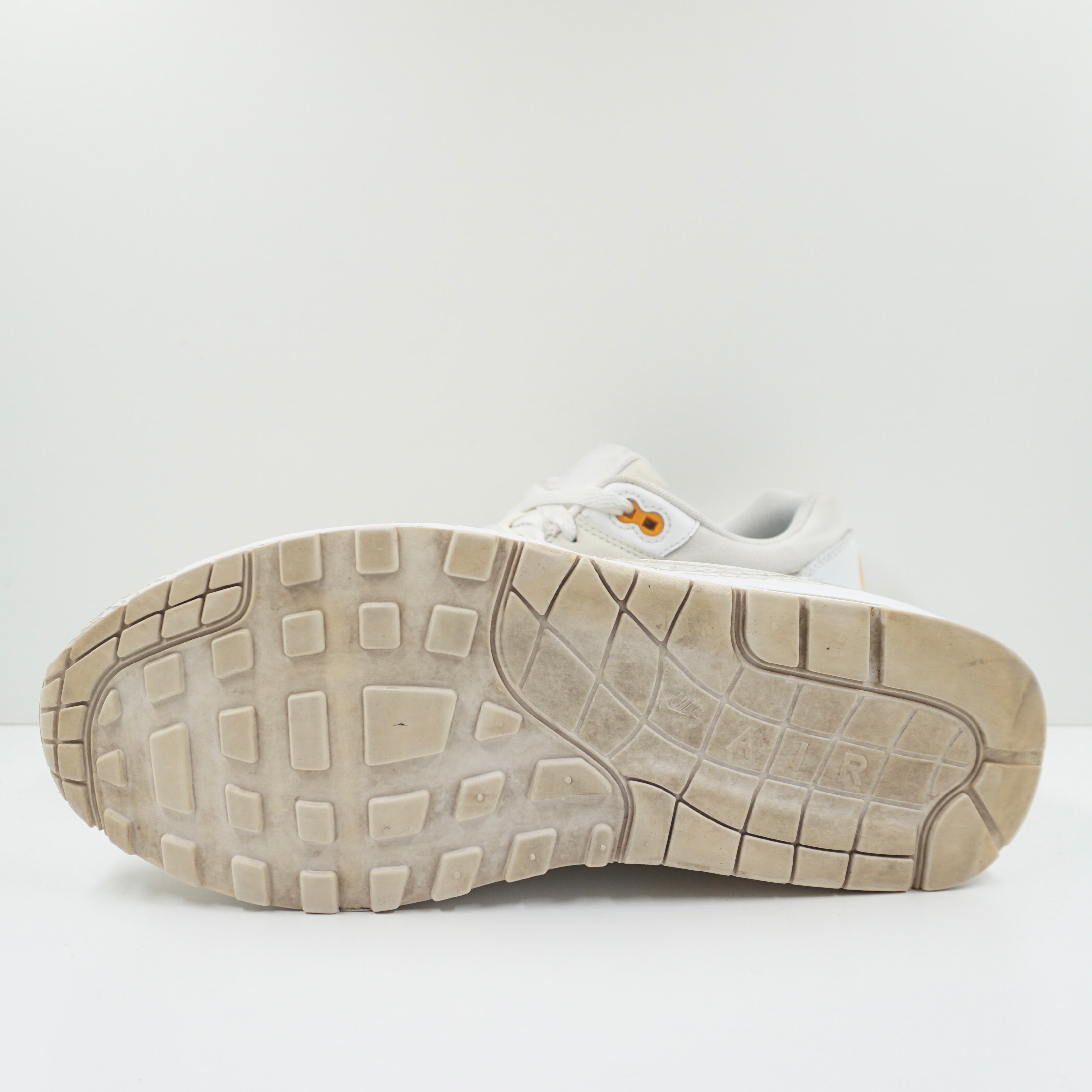 nike air max 1 kumquat white