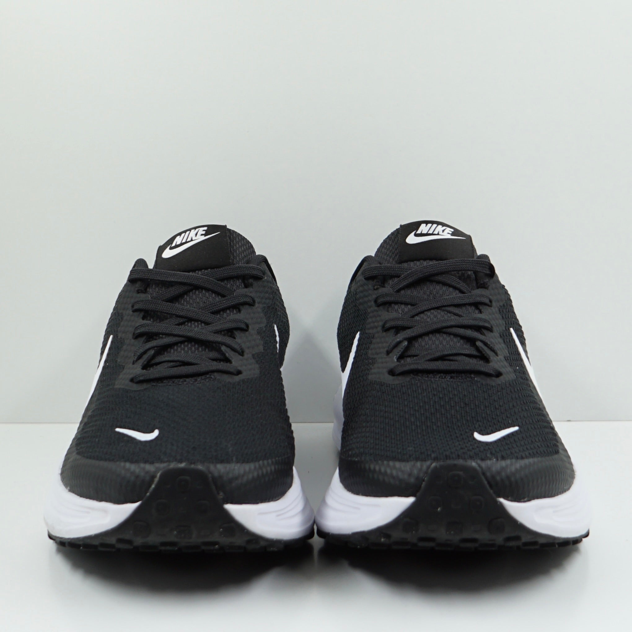 Nike Revolution 8 Black White