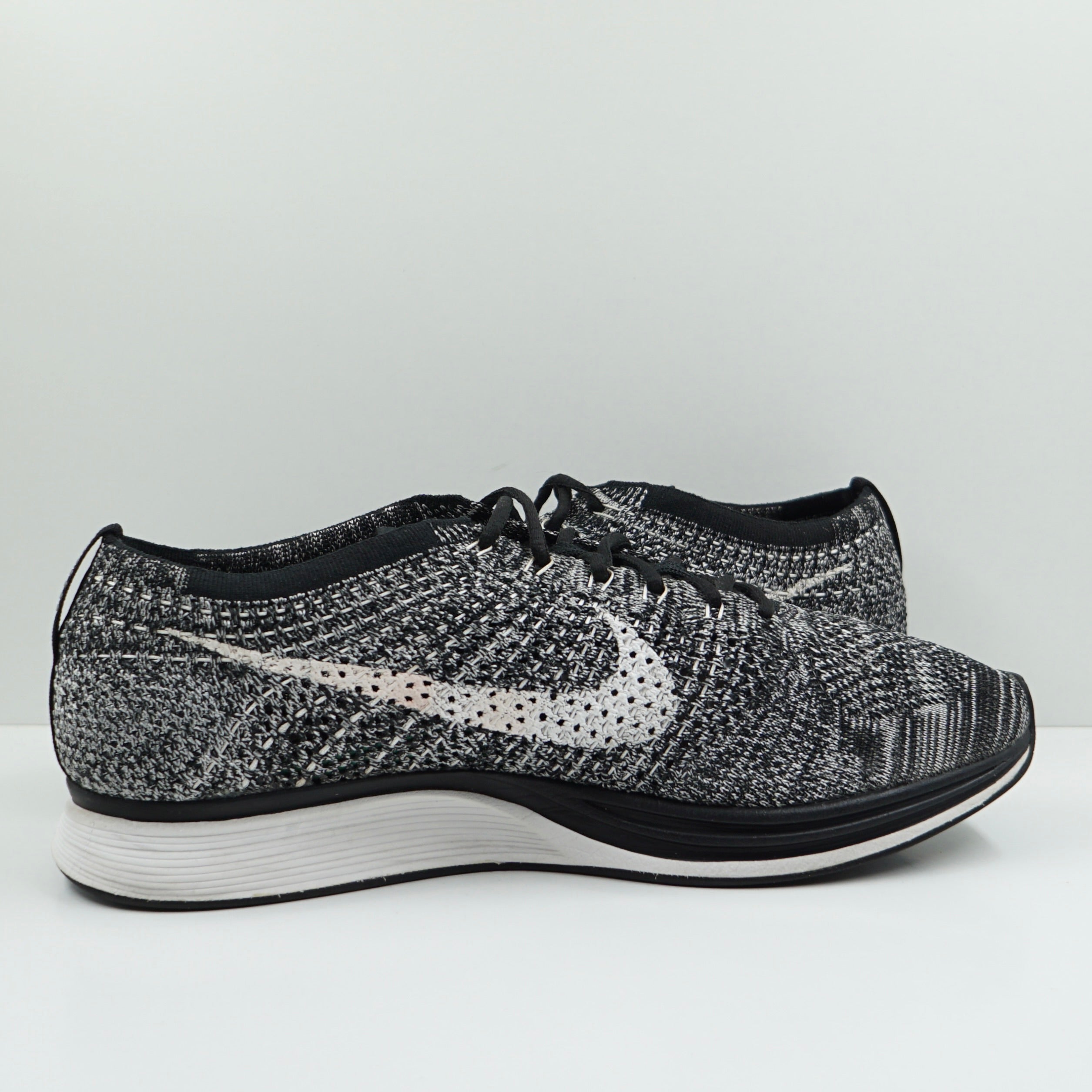 Nike Flyknit Racer Oreo 2