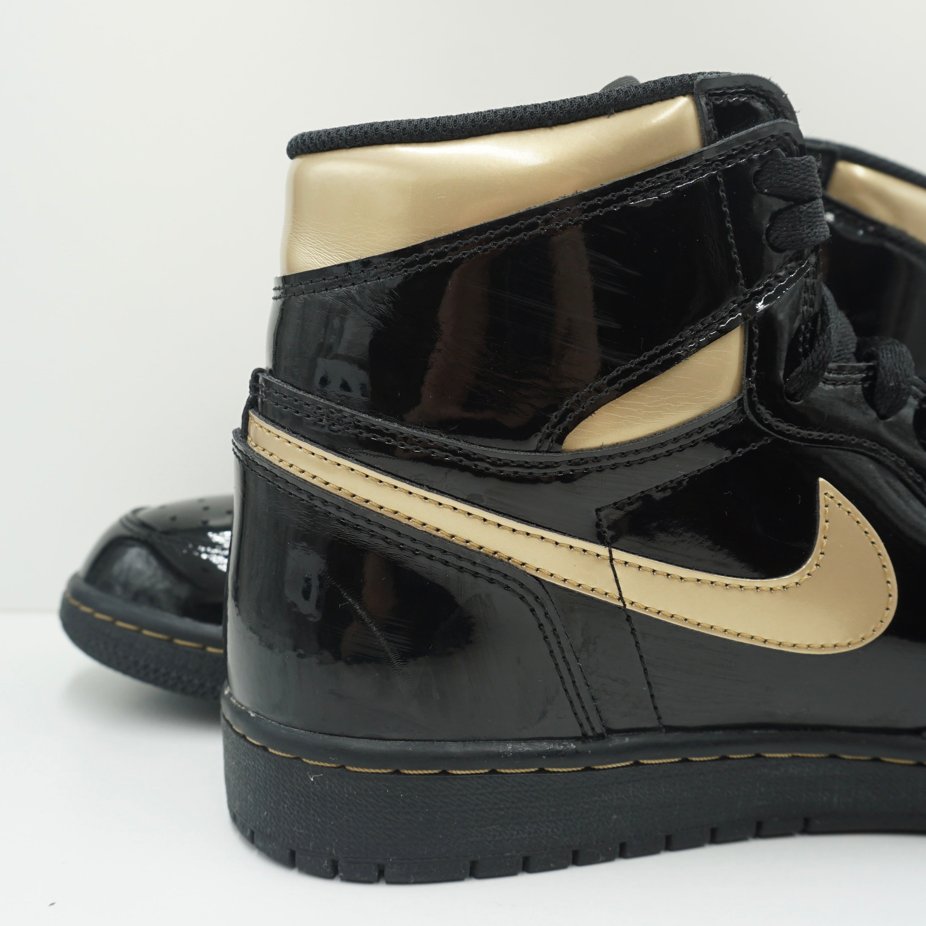 Jordan 1 Retro High Black Metallic Gold (2020)