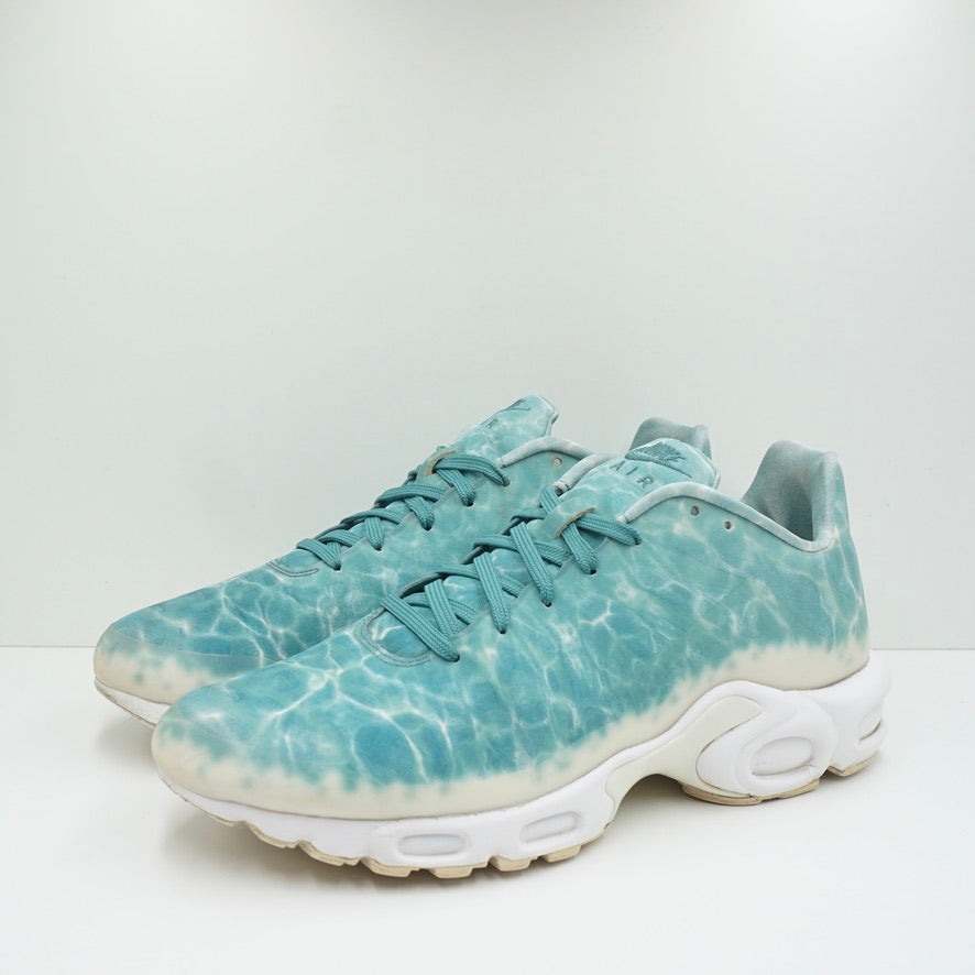 Air max plus water pool best sale