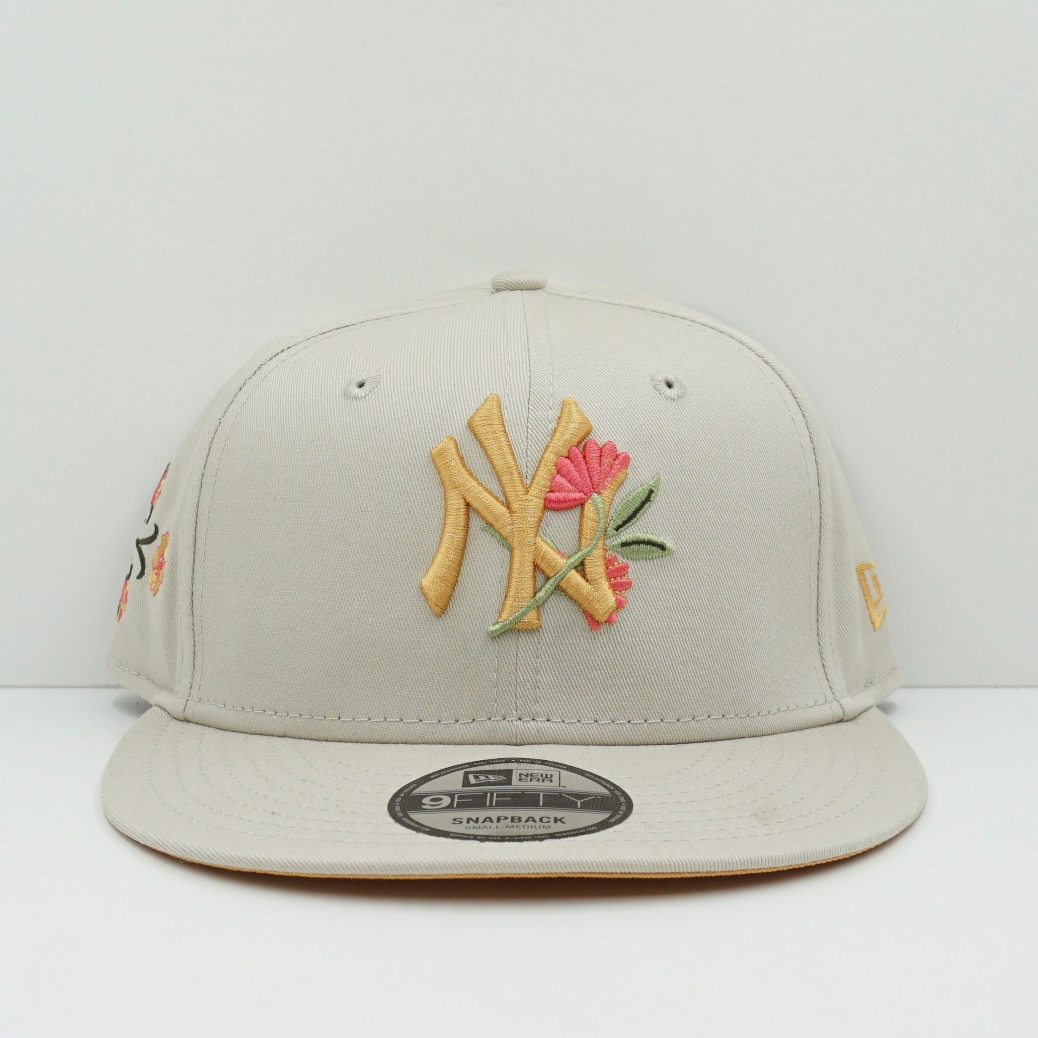 New Era New York Yankees Beige Flower Snapback Cap