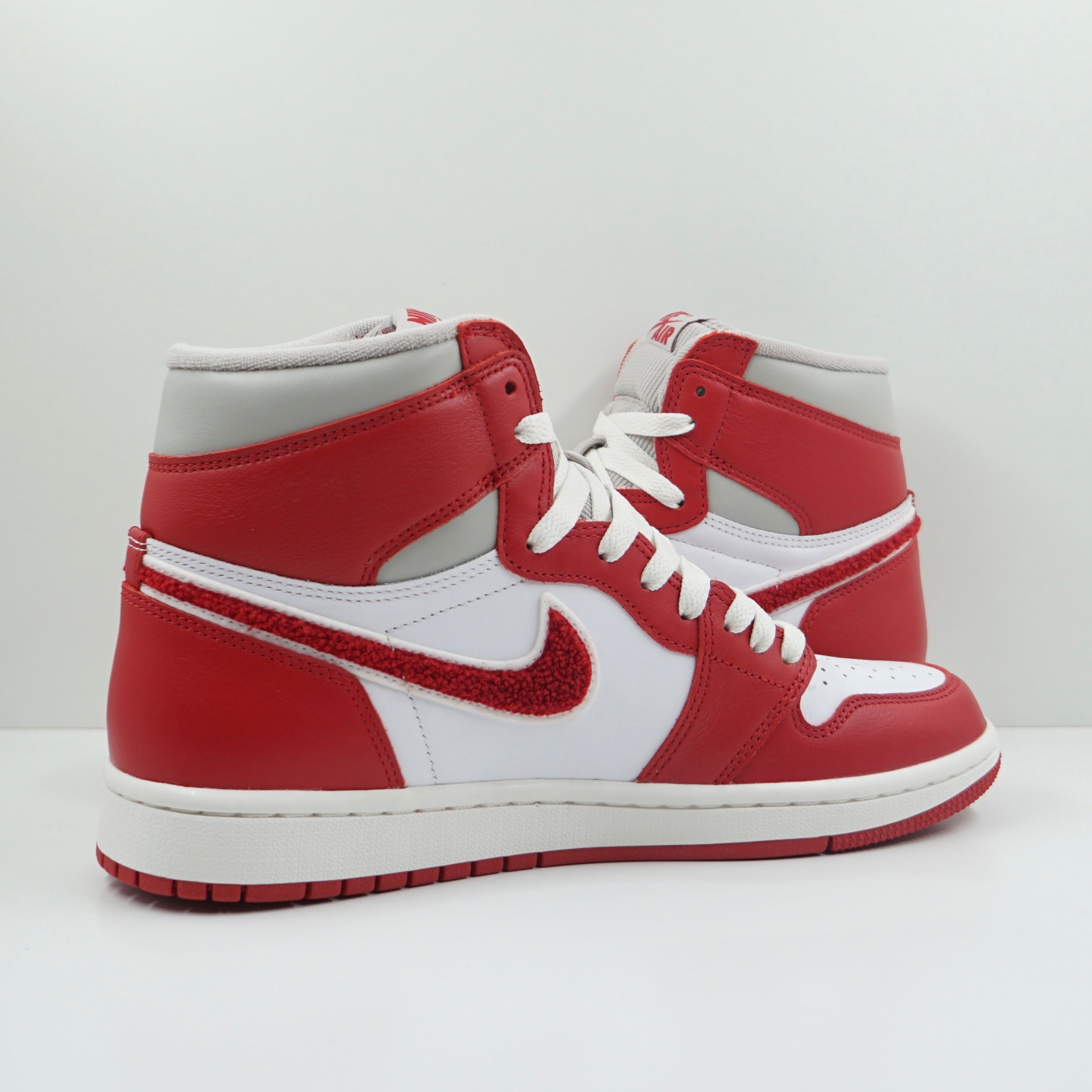 Jordan 1 Retro High OG Varsity Red (W)