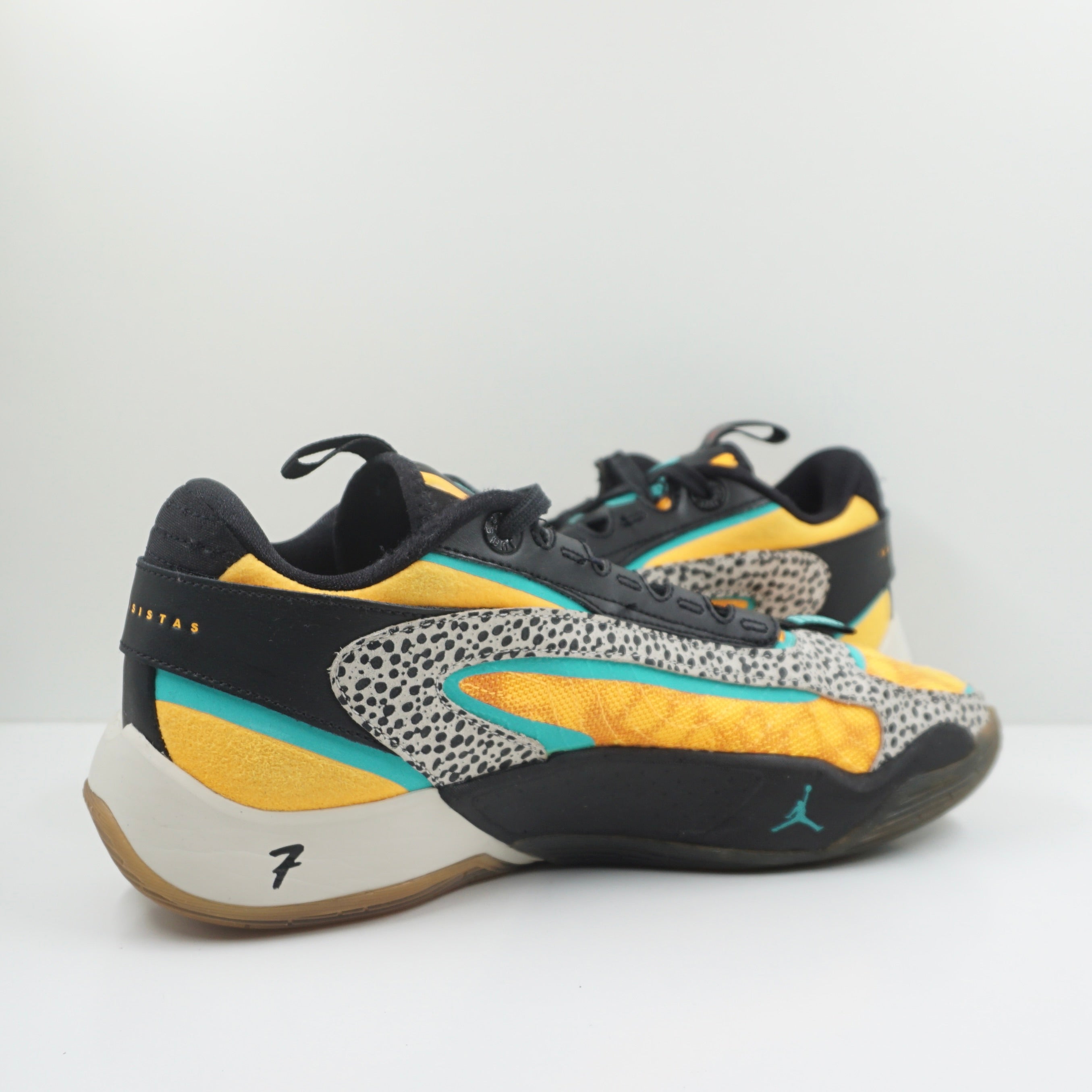 Jordan Luka 2 The Pitch