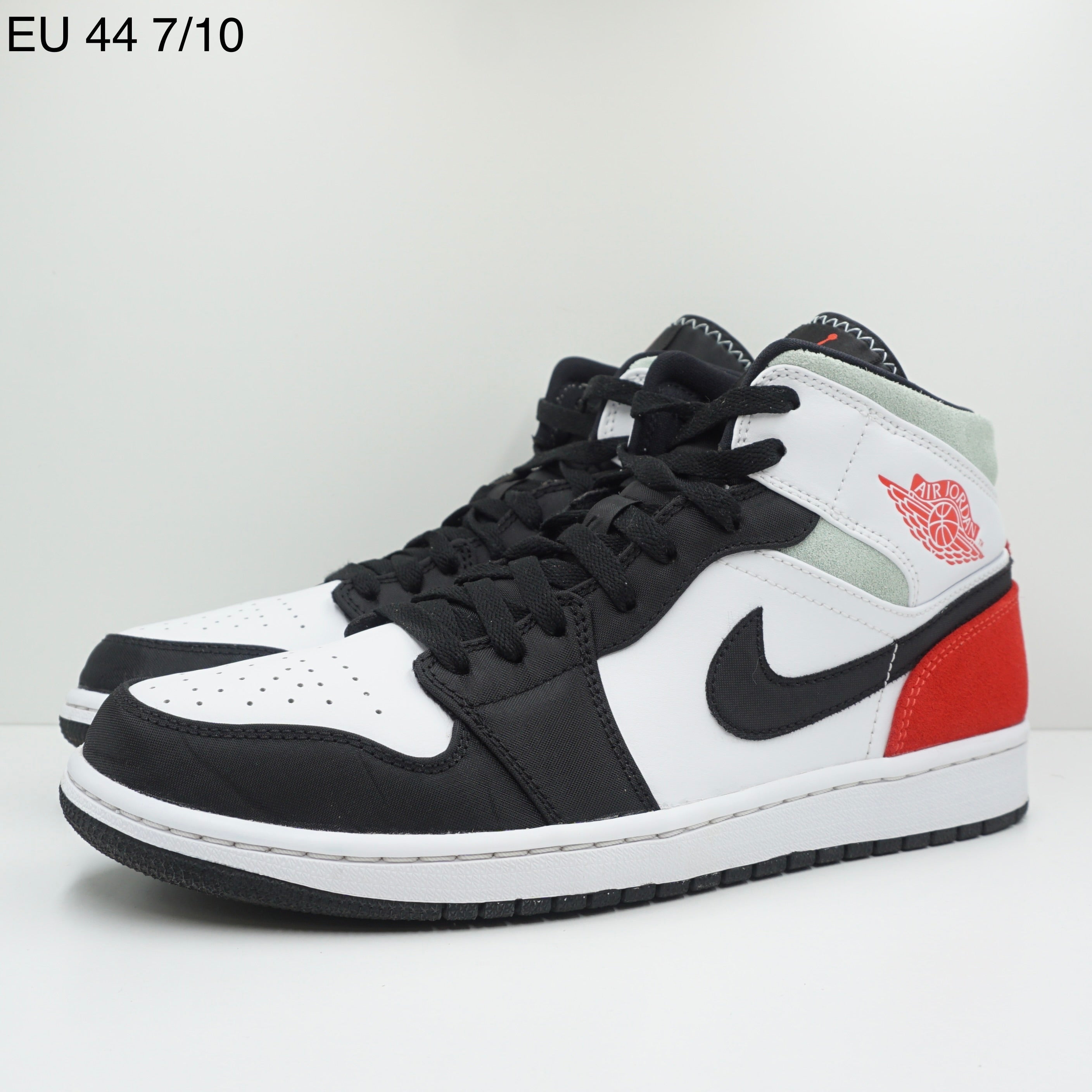 Jordan 1 Mid SE Red Black Toe