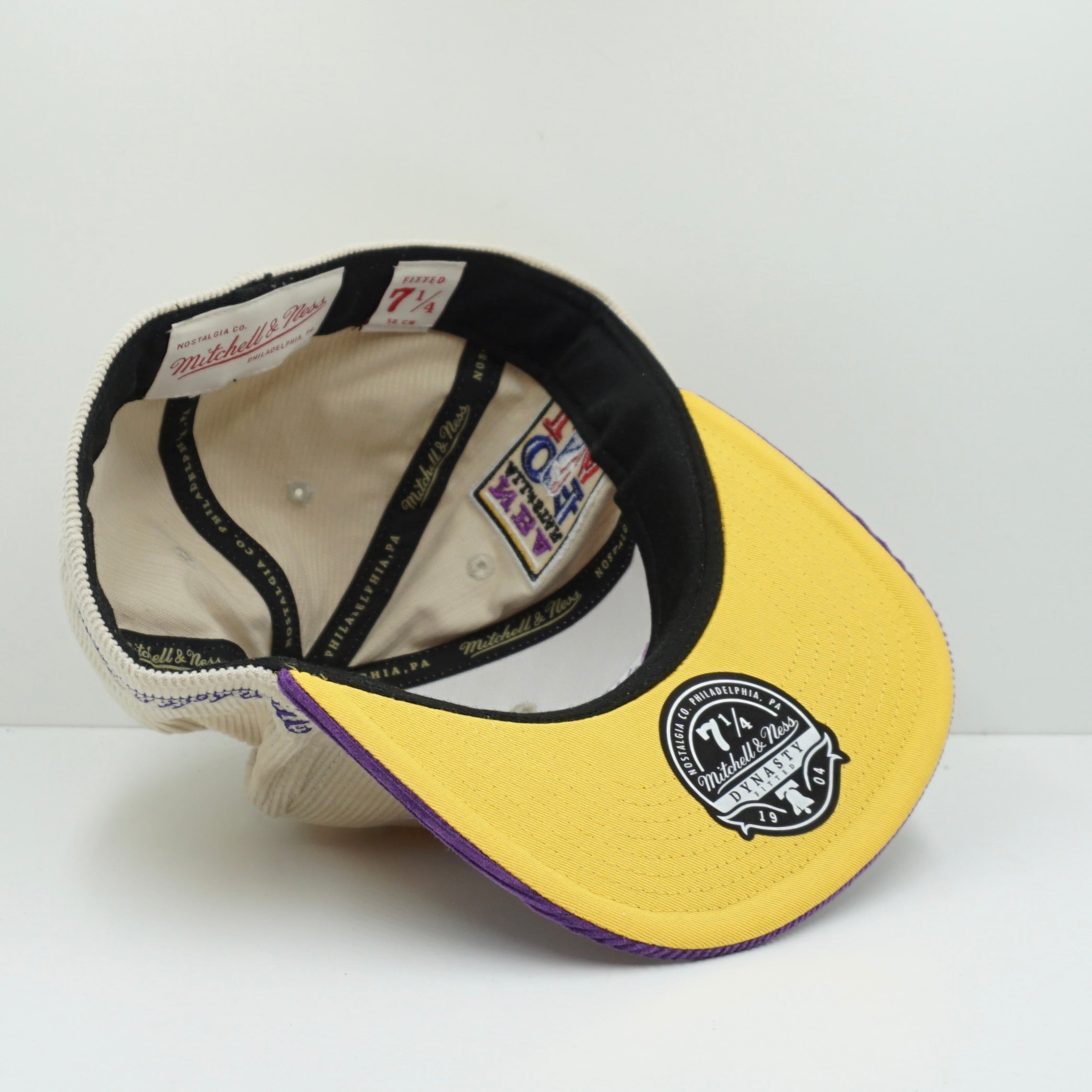 Mitchell & Ness  LA Lakers Corduroy Fitted Cap