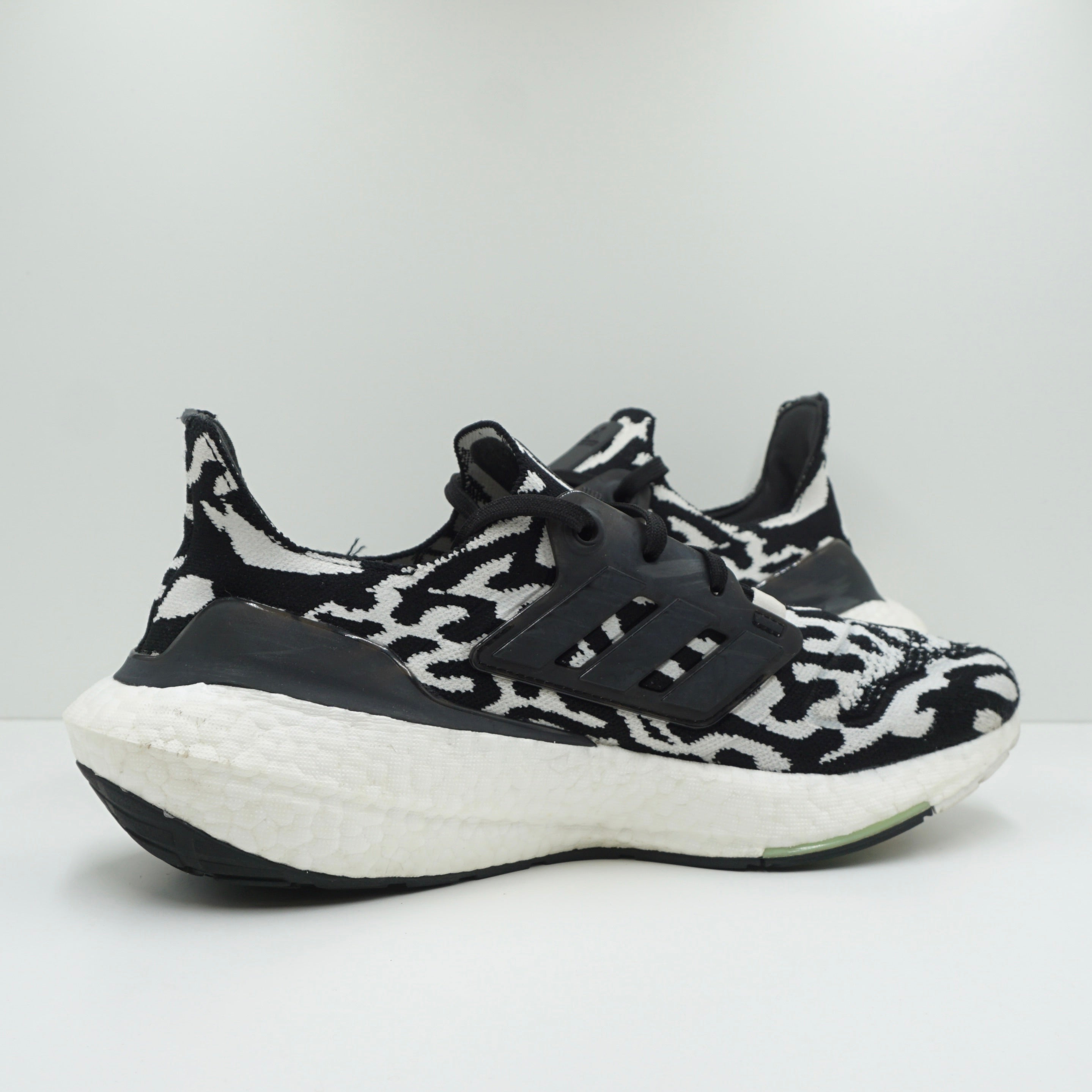Adidas Ultra Boost 22 Zebra