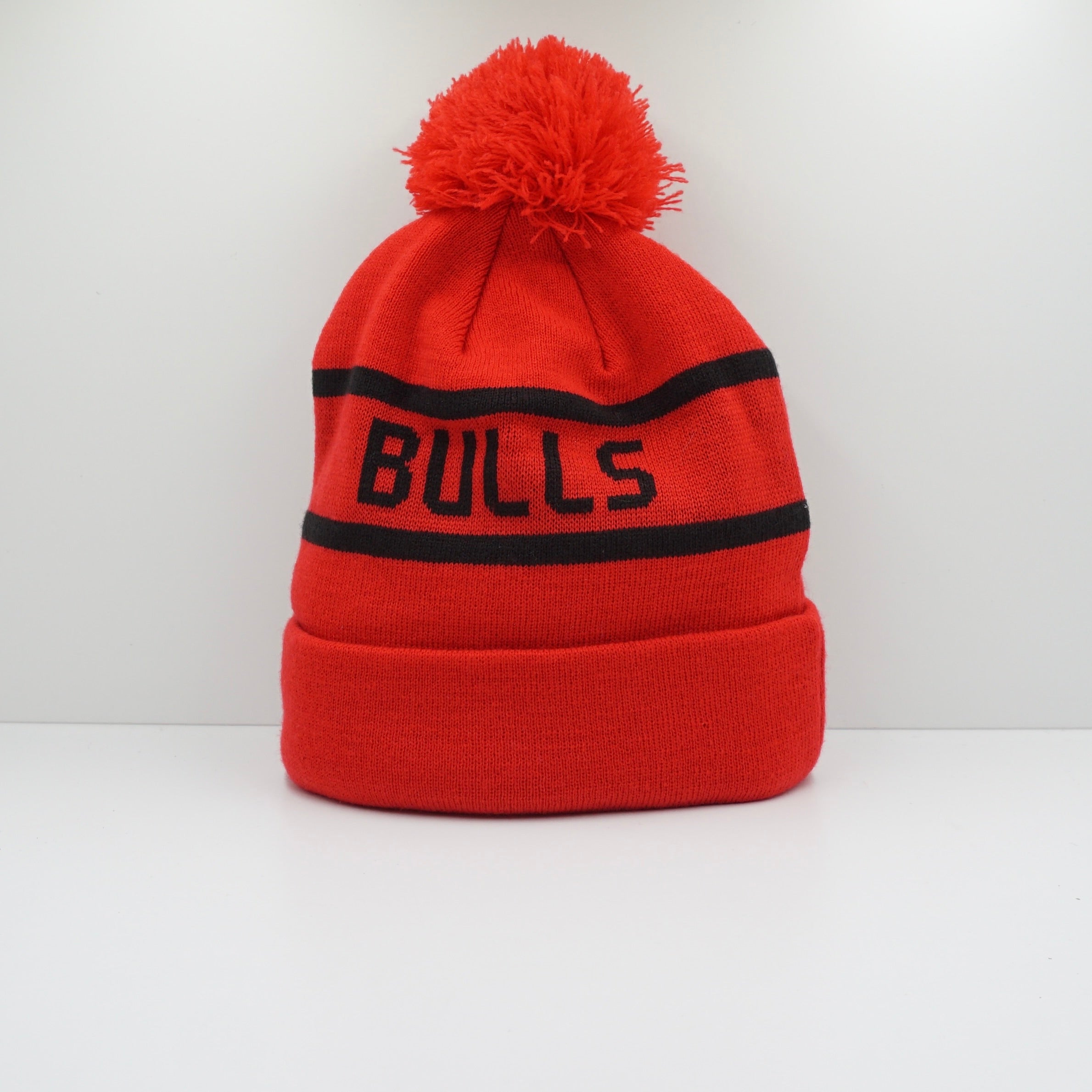 New Era Chicago Bulls Bobble Red Black Beanie