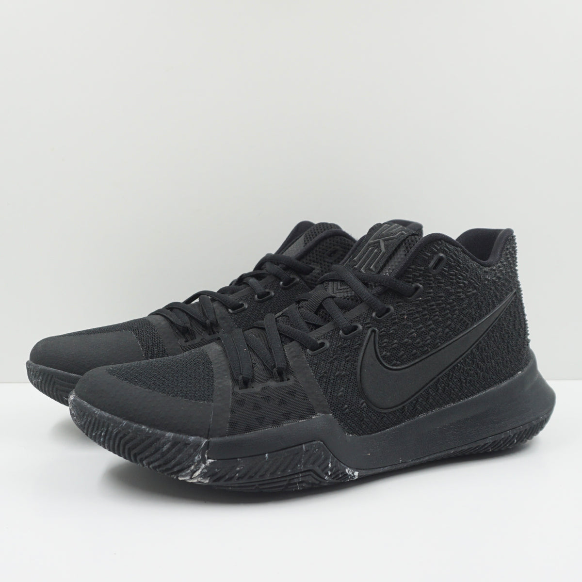 Nike Kyrie Triple Black