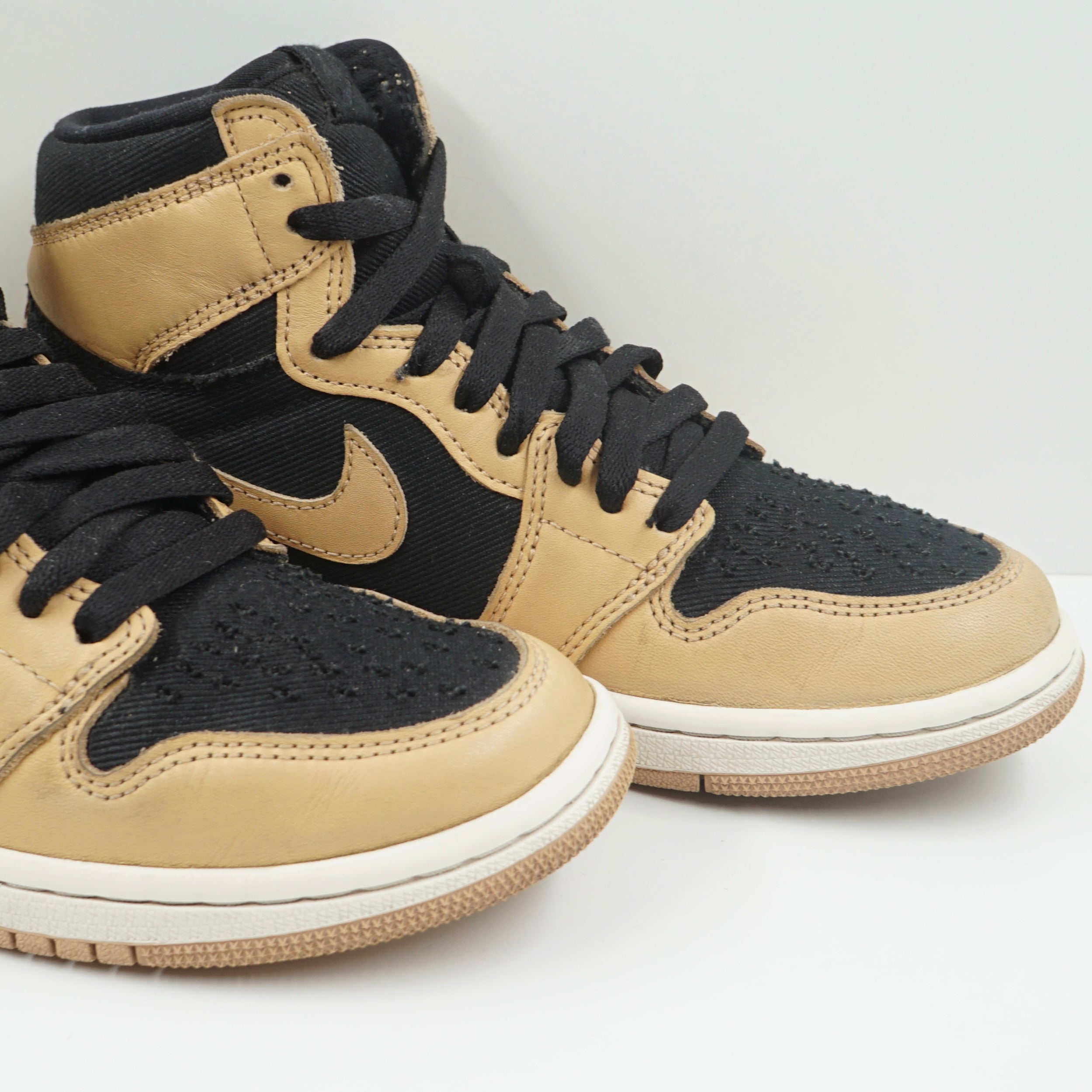 Jordan 1 Retro High OG Heirloom