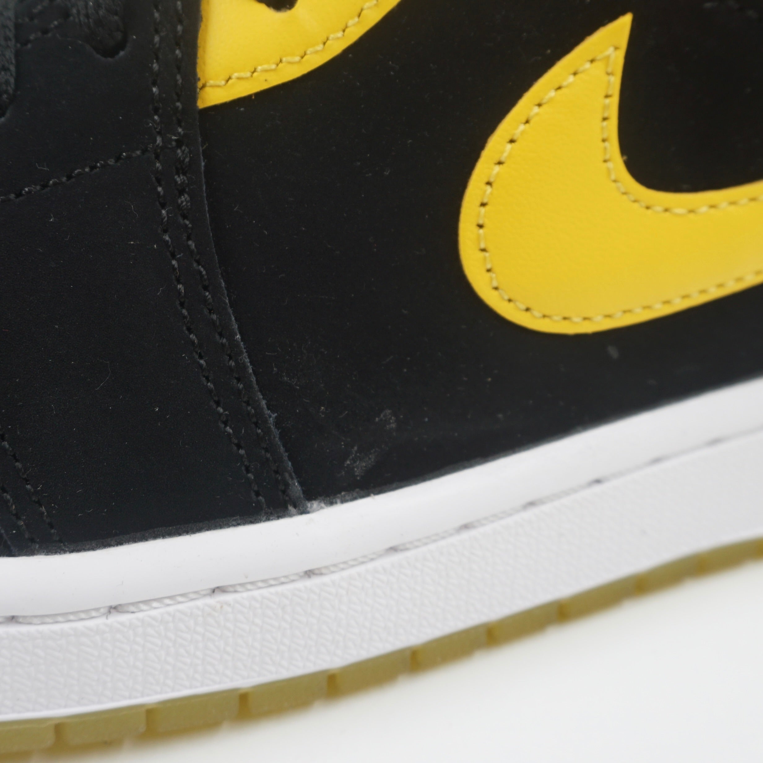 Jordan 1 Mid New Love (2025)
