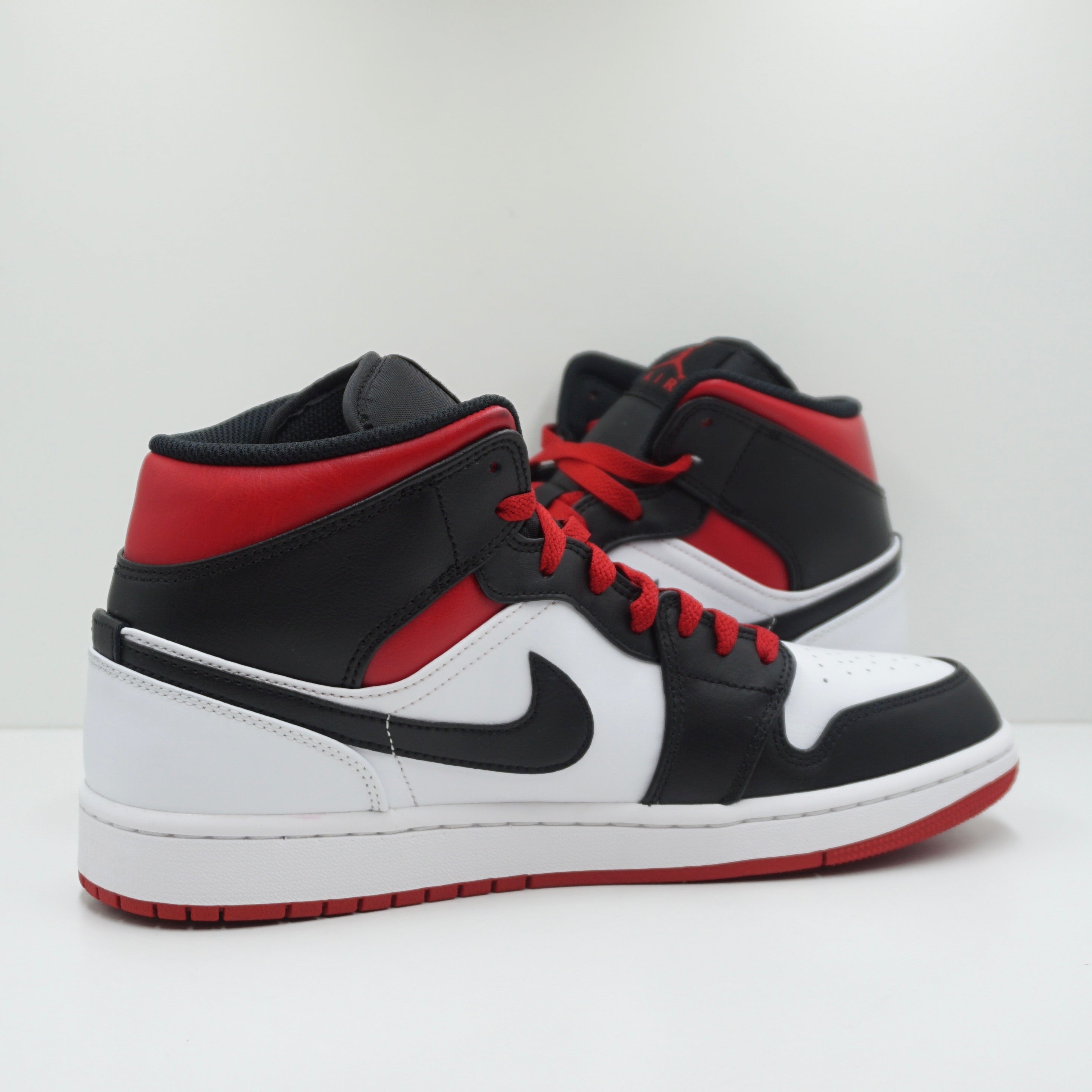 Jordan 1 Mid Gym Red Black Toe