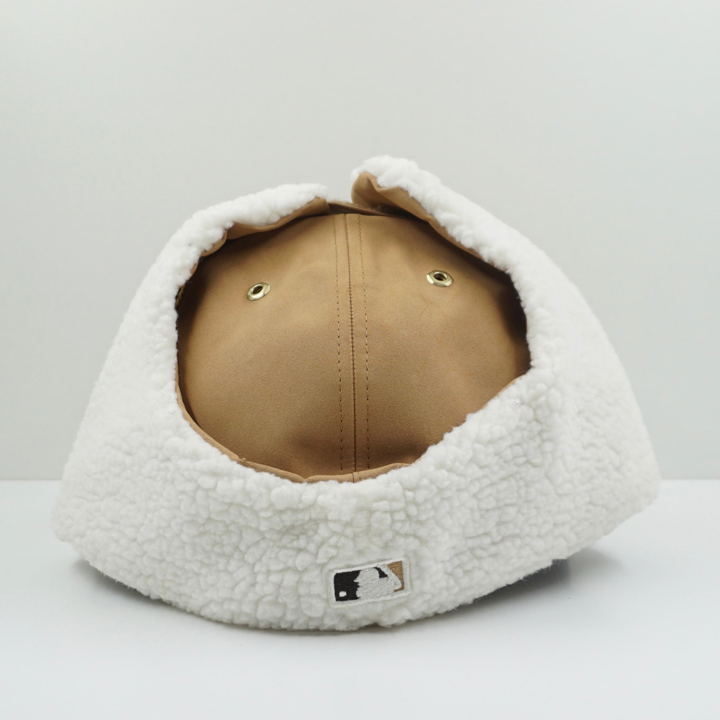 New Era New York Yankees "Timberland" Ear Flap Beige Fitted Cap