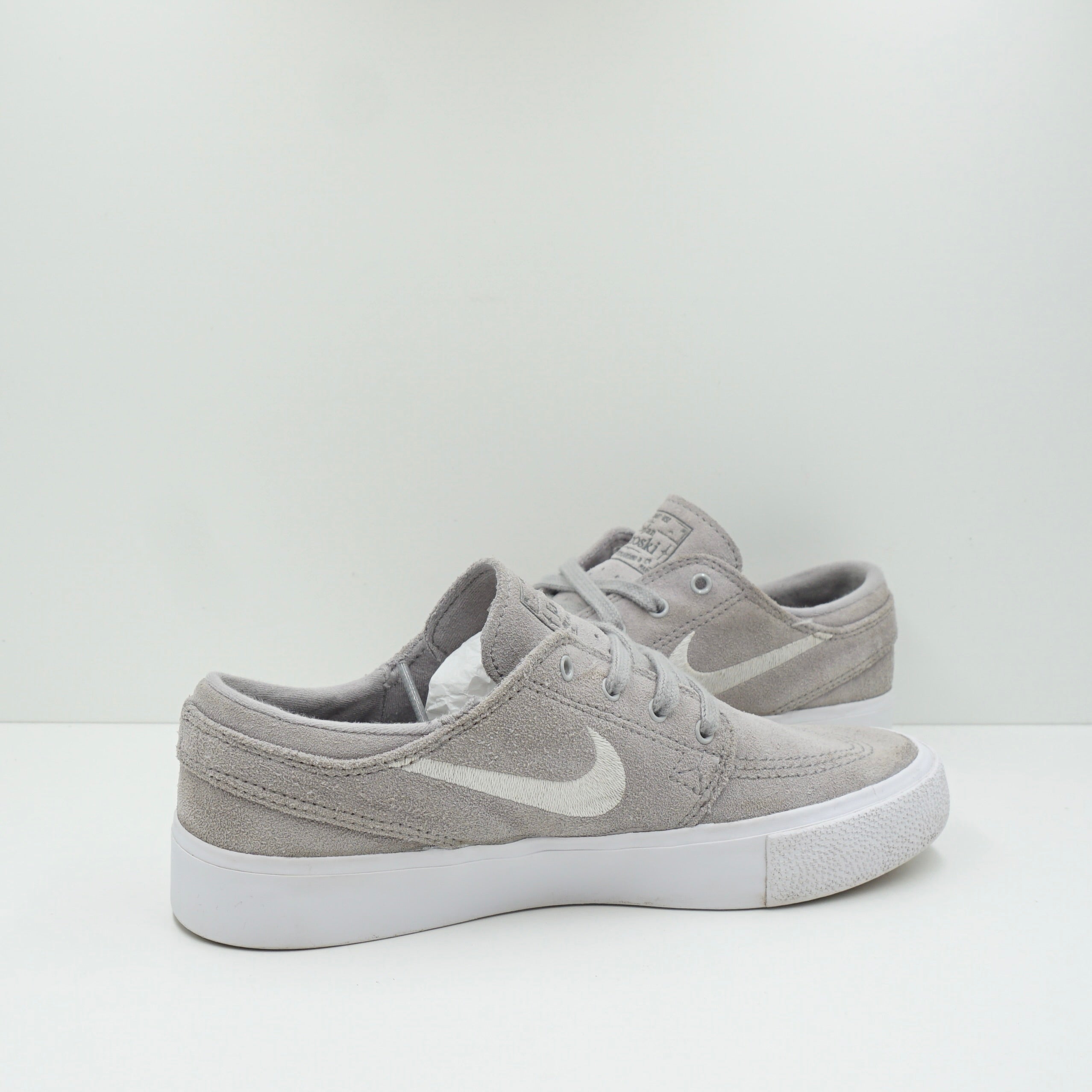 Nike sb janoski atmosphere grey hot sale & white suede skate shoes