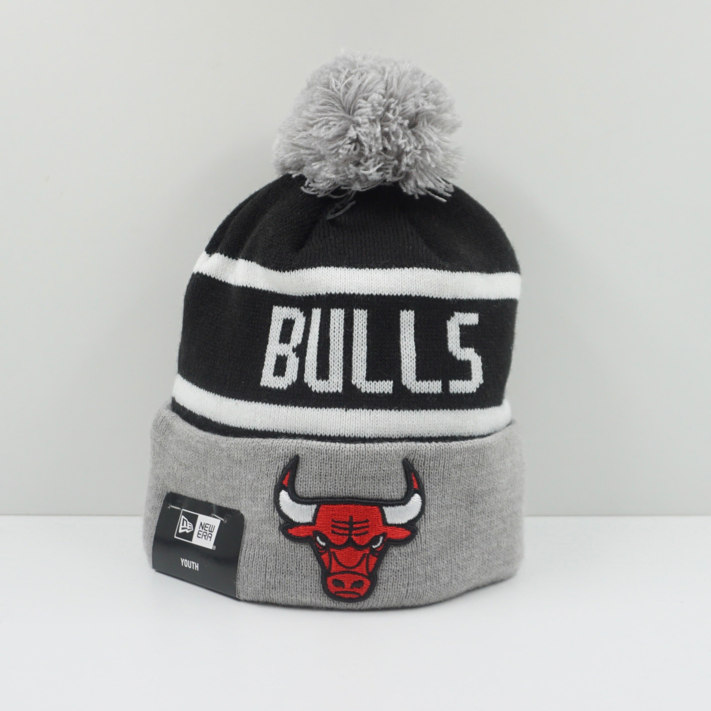 New Era Chicago Bulls Bobble Top Black Grey Youth Beanie