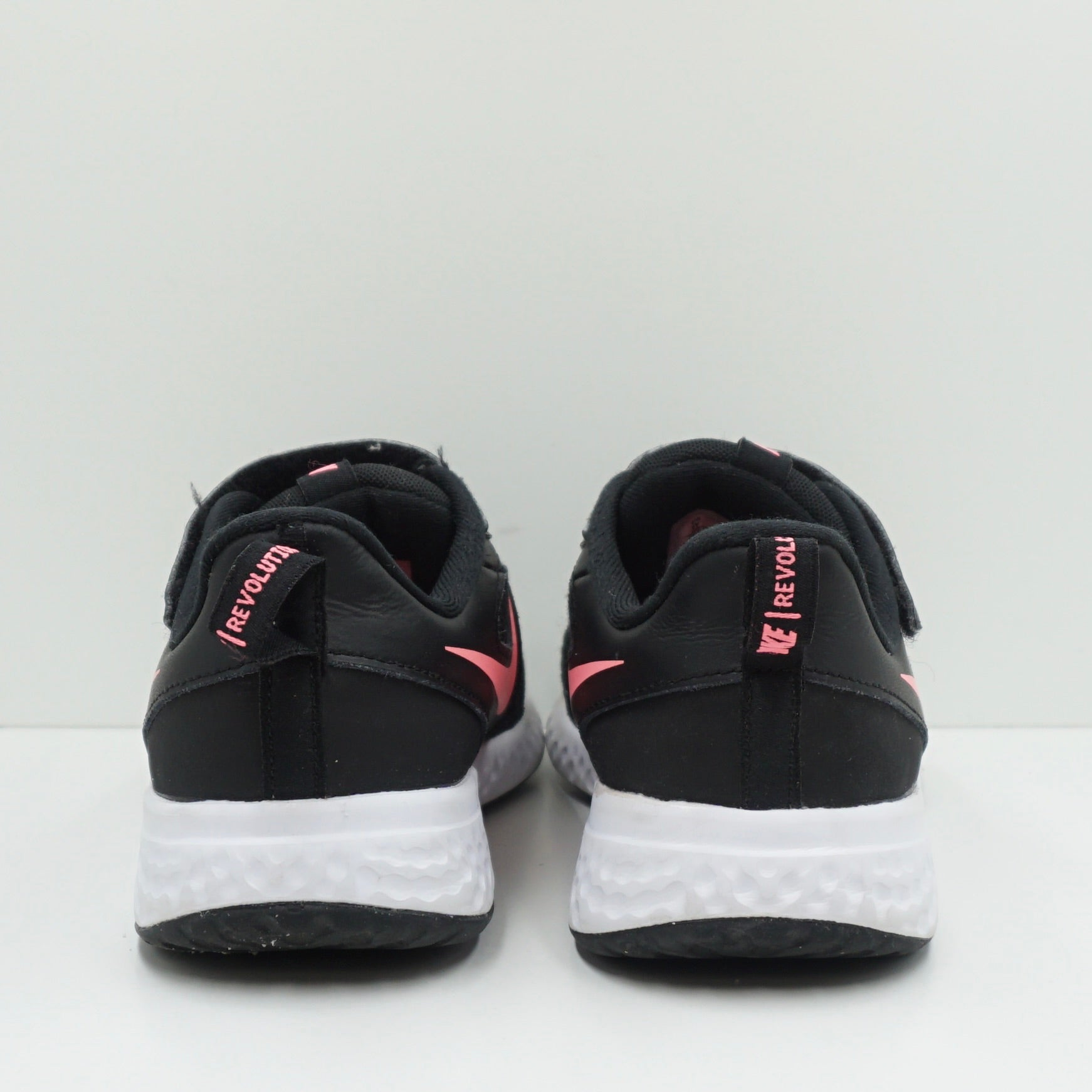 nike revolution 5 black sunset pulse