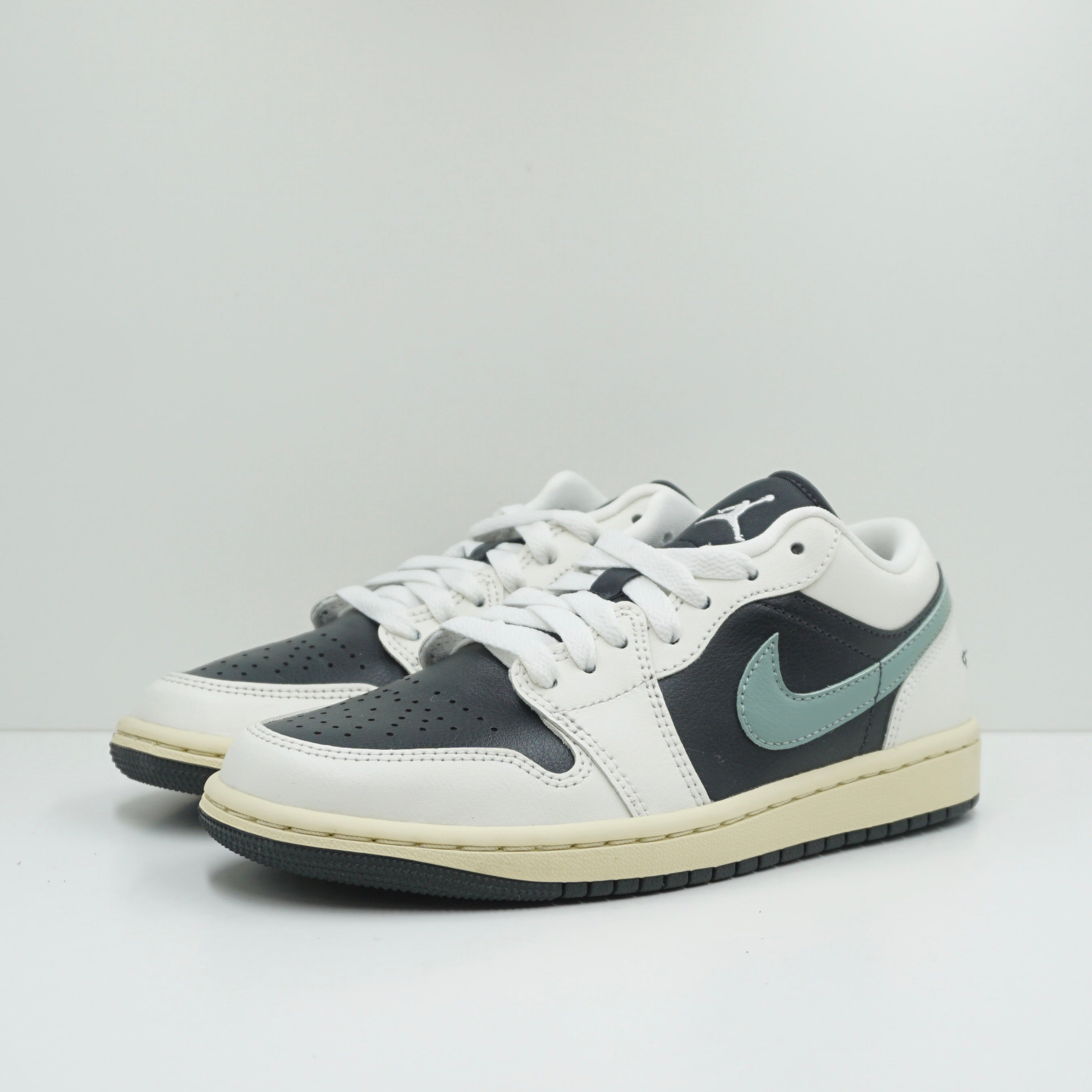 Jordan 1 Low Jade Smoke (W)