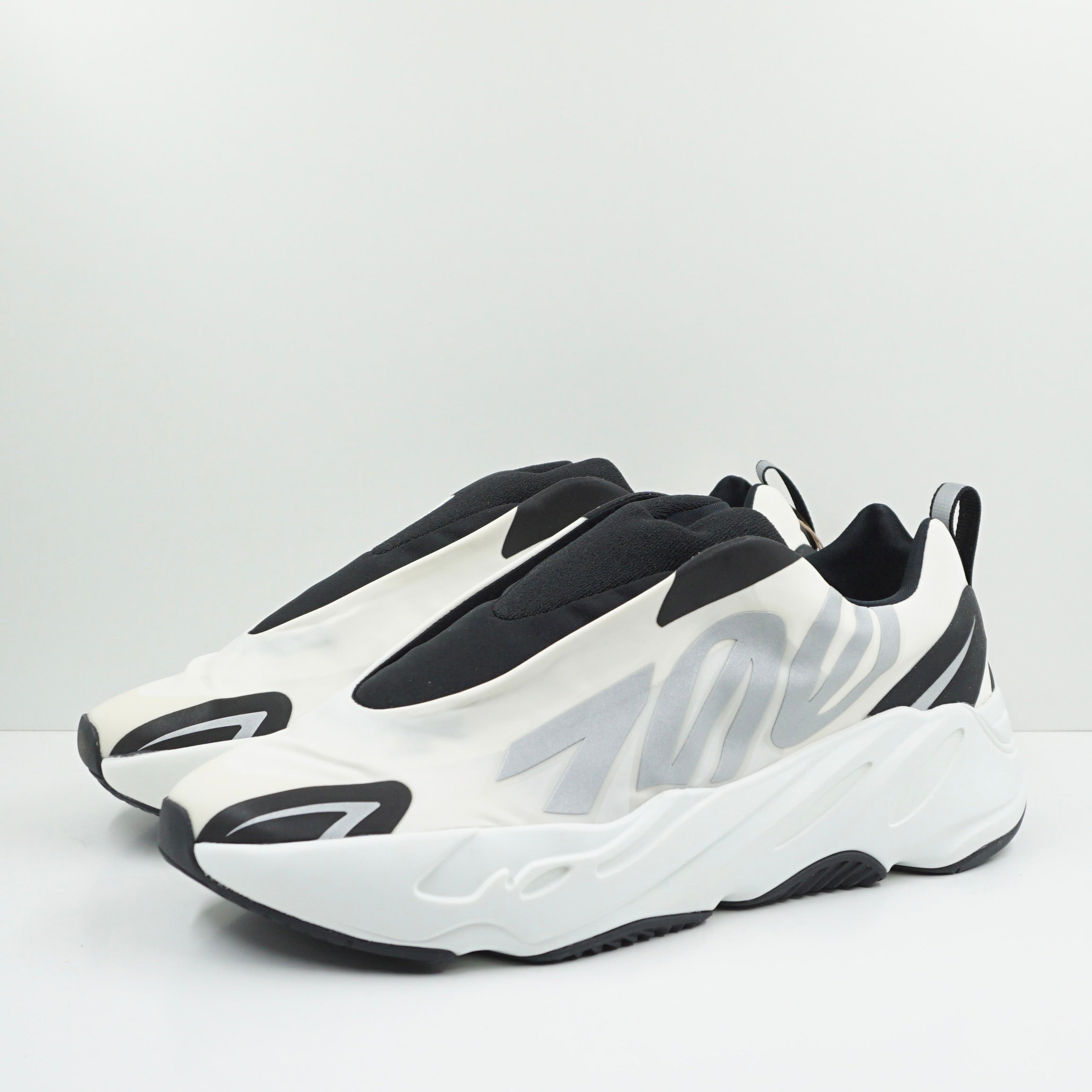 Adidas Yeezy Boost 700 MNVN Laceless Analog
