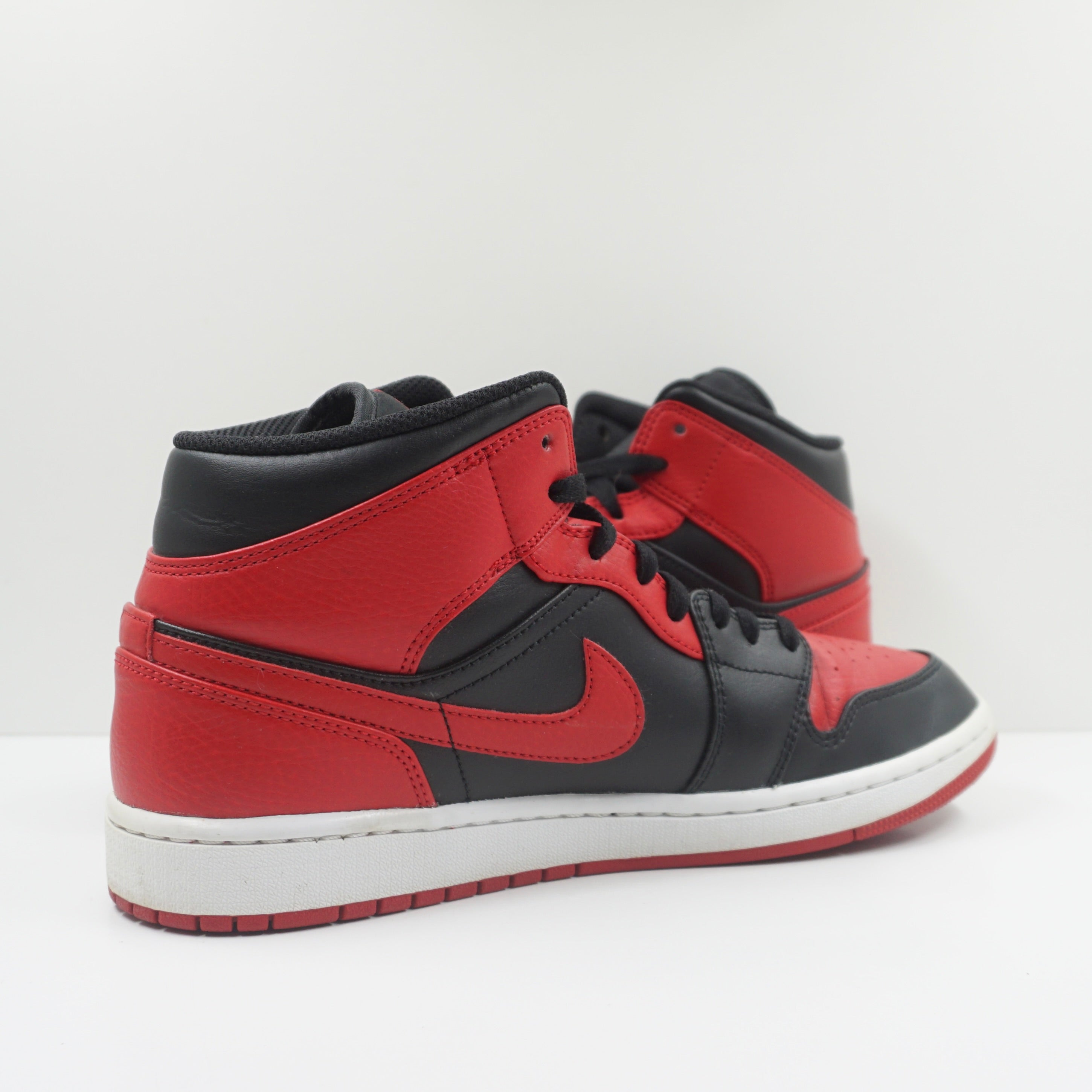 Jordan 1 Mid Bred Banned (2020)