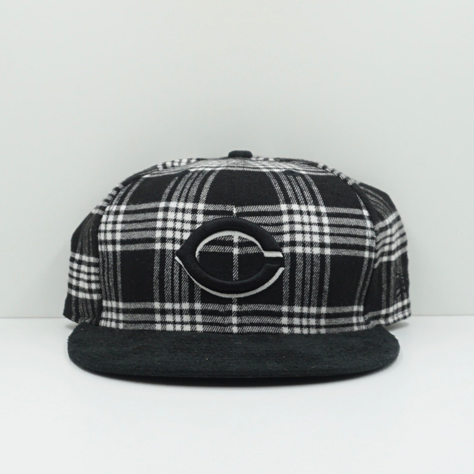 New Era Cincinnati Black White Fitted Cap Sample